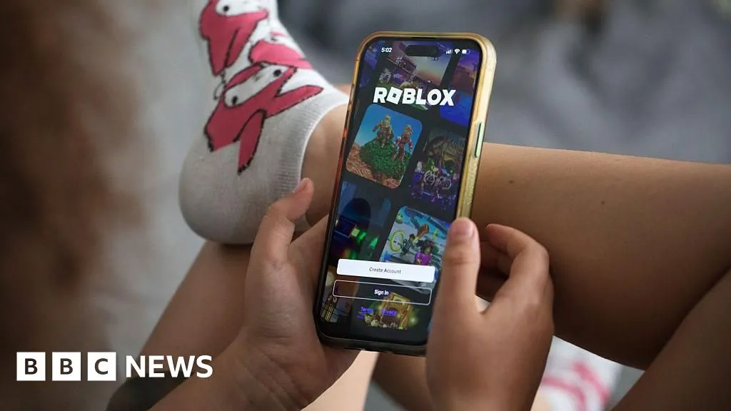 Părinții ar trebui să își supravegheze copiii „non-stop” pe Roblox, avertizează un dezvoltator de jocuri
