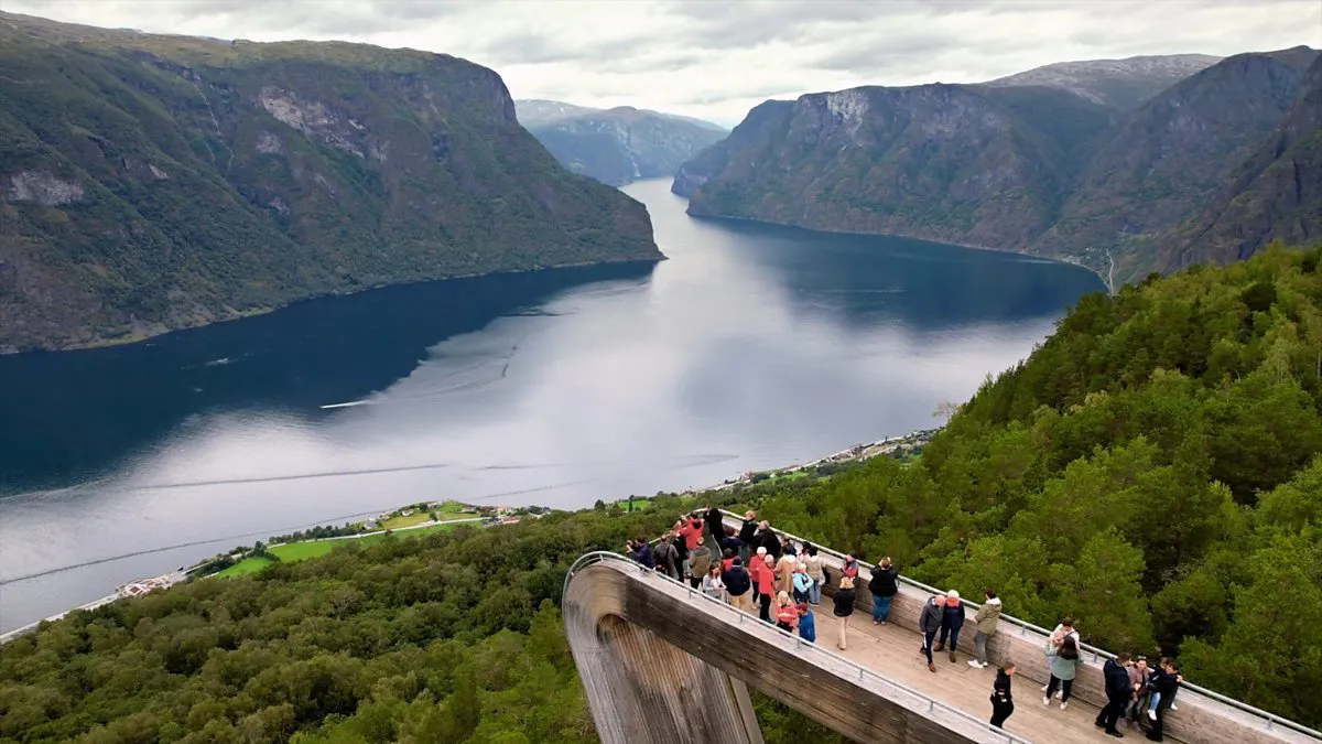 Tech Now: Turismul verde în fjordurile Norvegiei și viitorul reciclării electronice