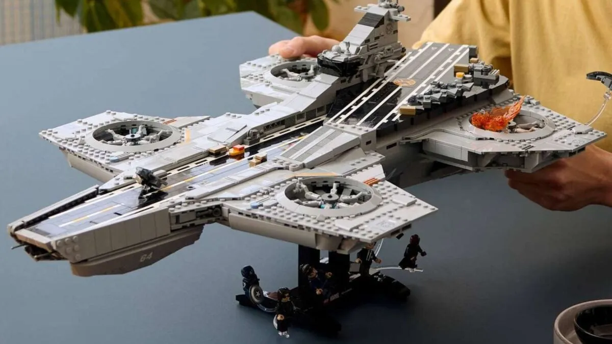 Lego Revine la Amintirile Marvel cu un Nou Set Helicarrier