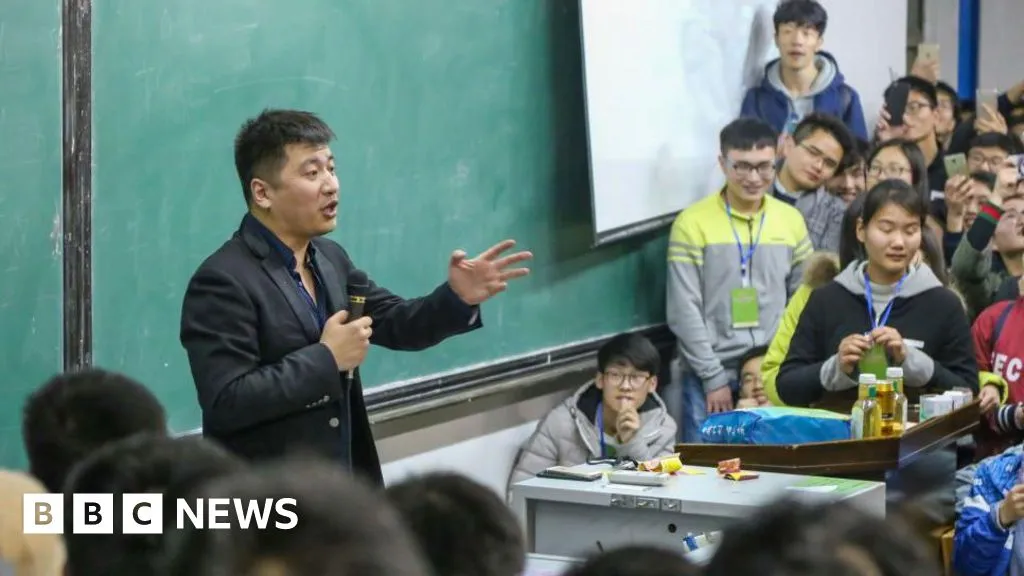 „Memoria unei generații”: China deplânge moartea subită a unui controversat influencer în domeniul educației
