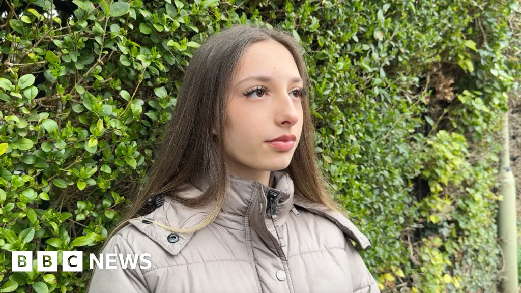 Unde au dispărut locurile de muncă de weekend pentru adolescenți? O criză silențioasă a primei angajări