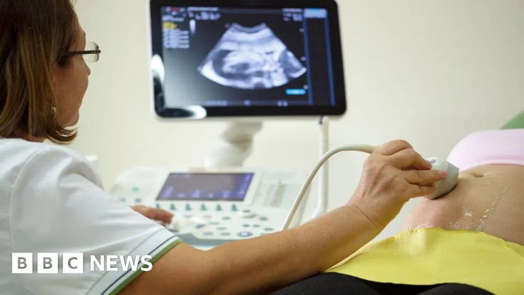 Întârzierile la ecografii pun în pericol viața femeilor însărcinate și a pacienților cu cancer, avertizează specialiștii