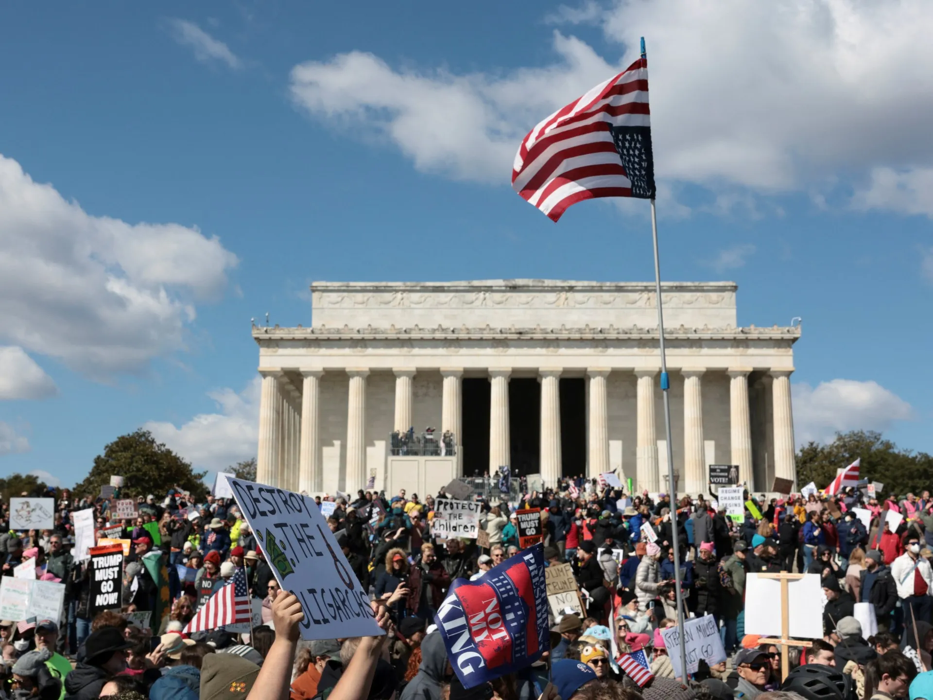 Proteste masive „Fără Regi” izbucnesc în Statele Unite, cu un punct focal în Minnesota: O analiză a rezistenței civice în era Trump