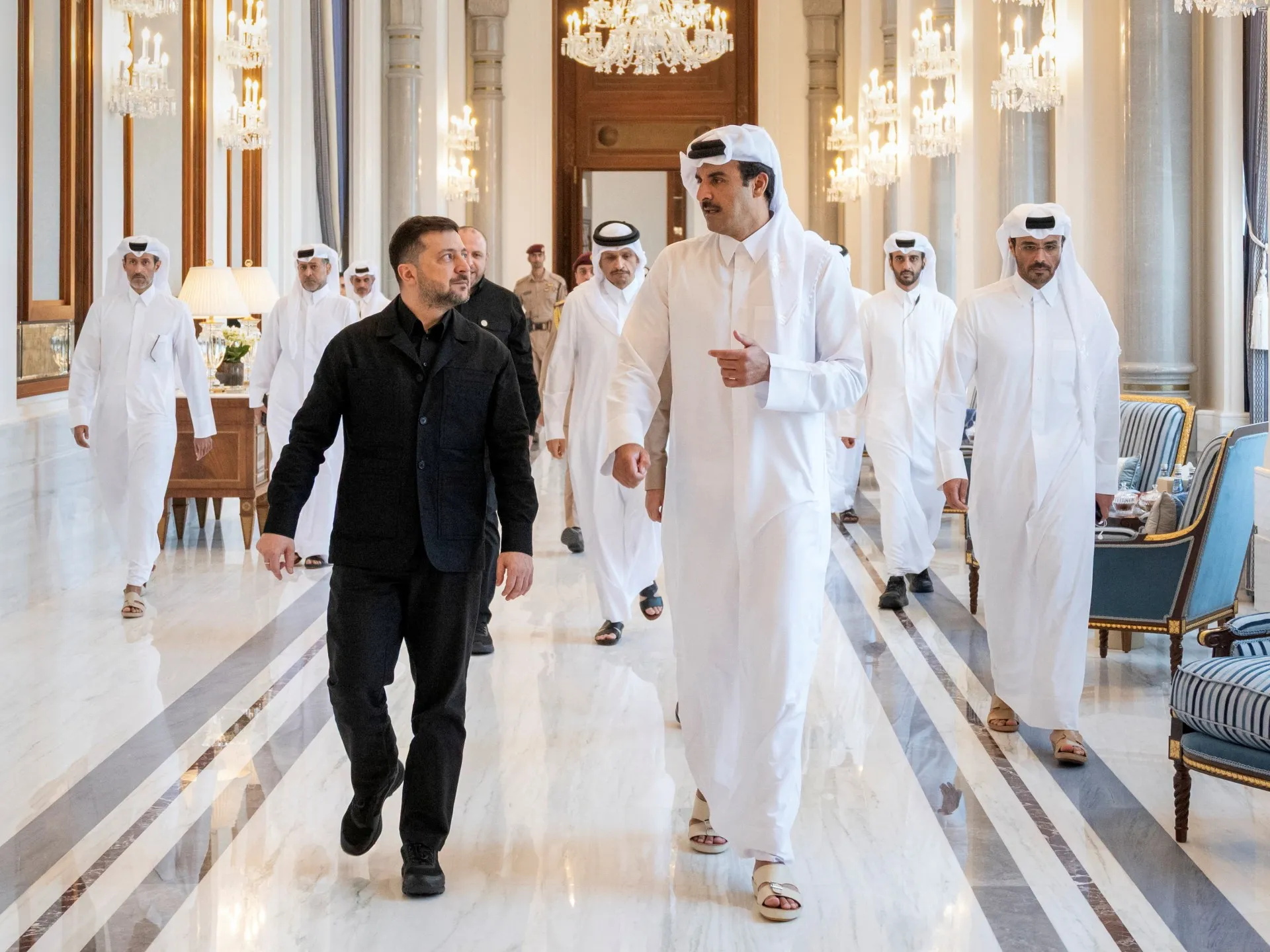 Președintele ucrainean Zelenski semnează acorduri strategice de apărare aeriană cu Emiratele Arabe Unite și Qatar în cadrul unui turneu diplomatic în Golf