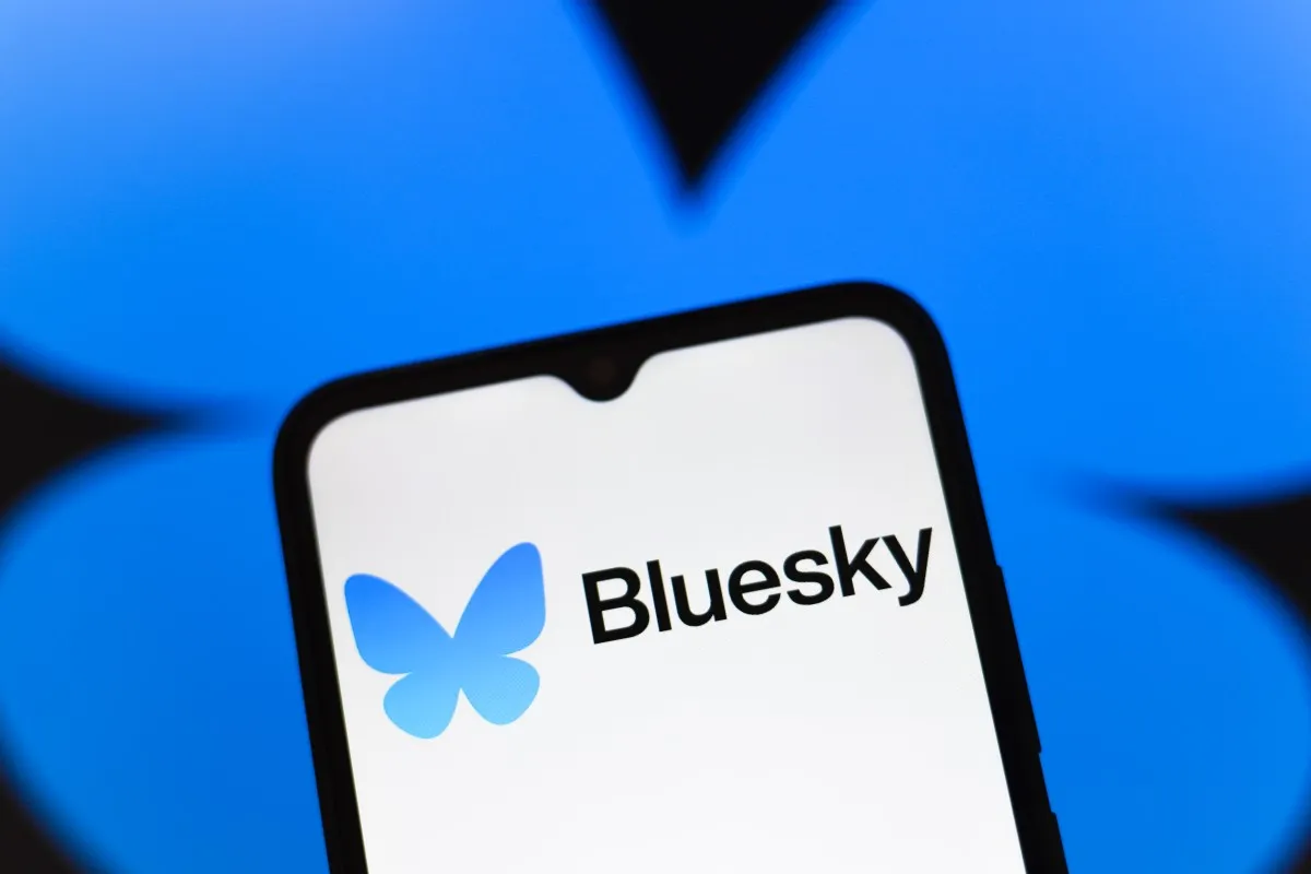 Bluesky pariază pe inteligența artificială cu Attie, o aplicație revoluționară pentru crearea de fluxuri informaționale personalizate