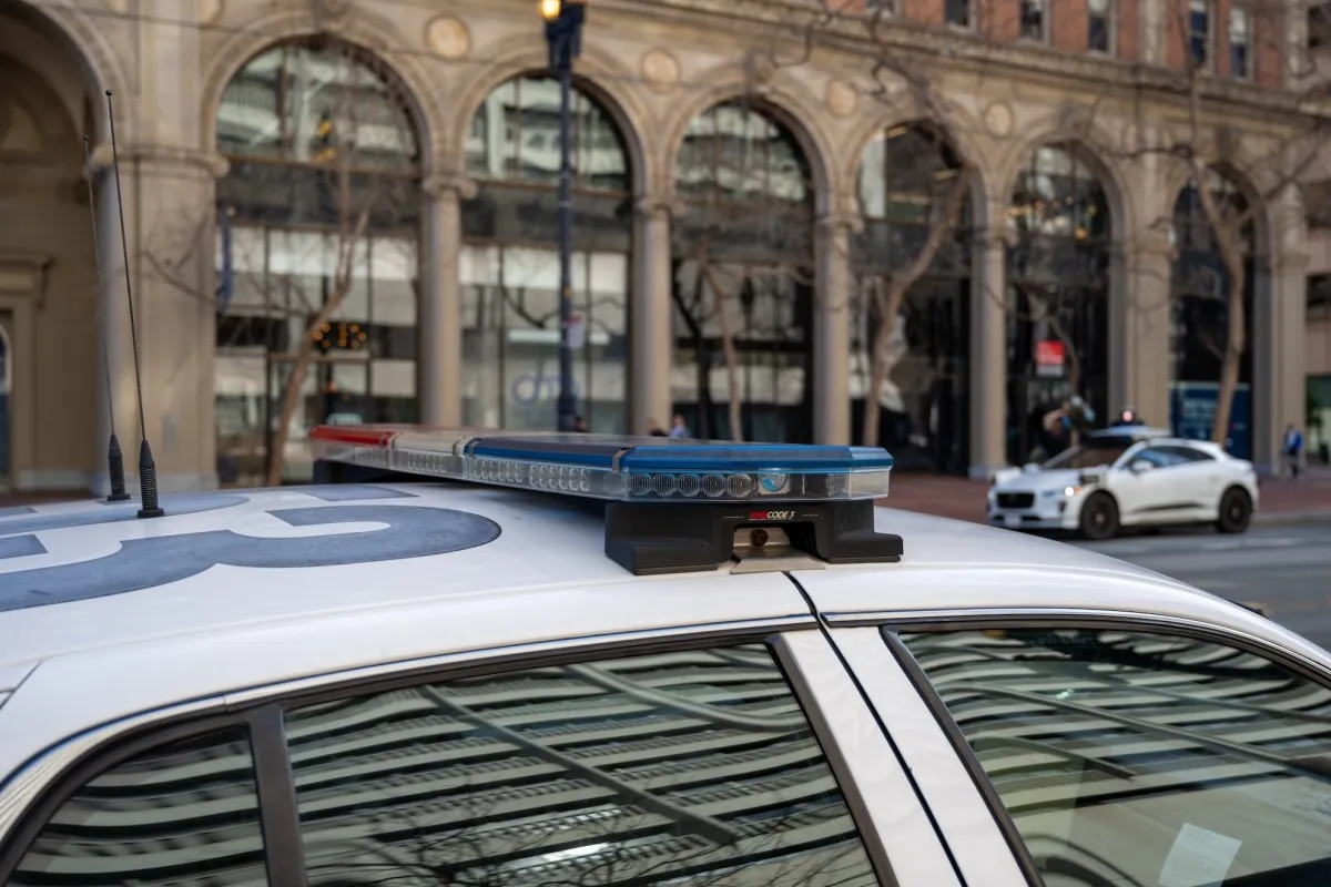 TechCrunch Mobility: Când un robotaxi este nevoit să sune la 112 – Provocările scalării transportului autonom