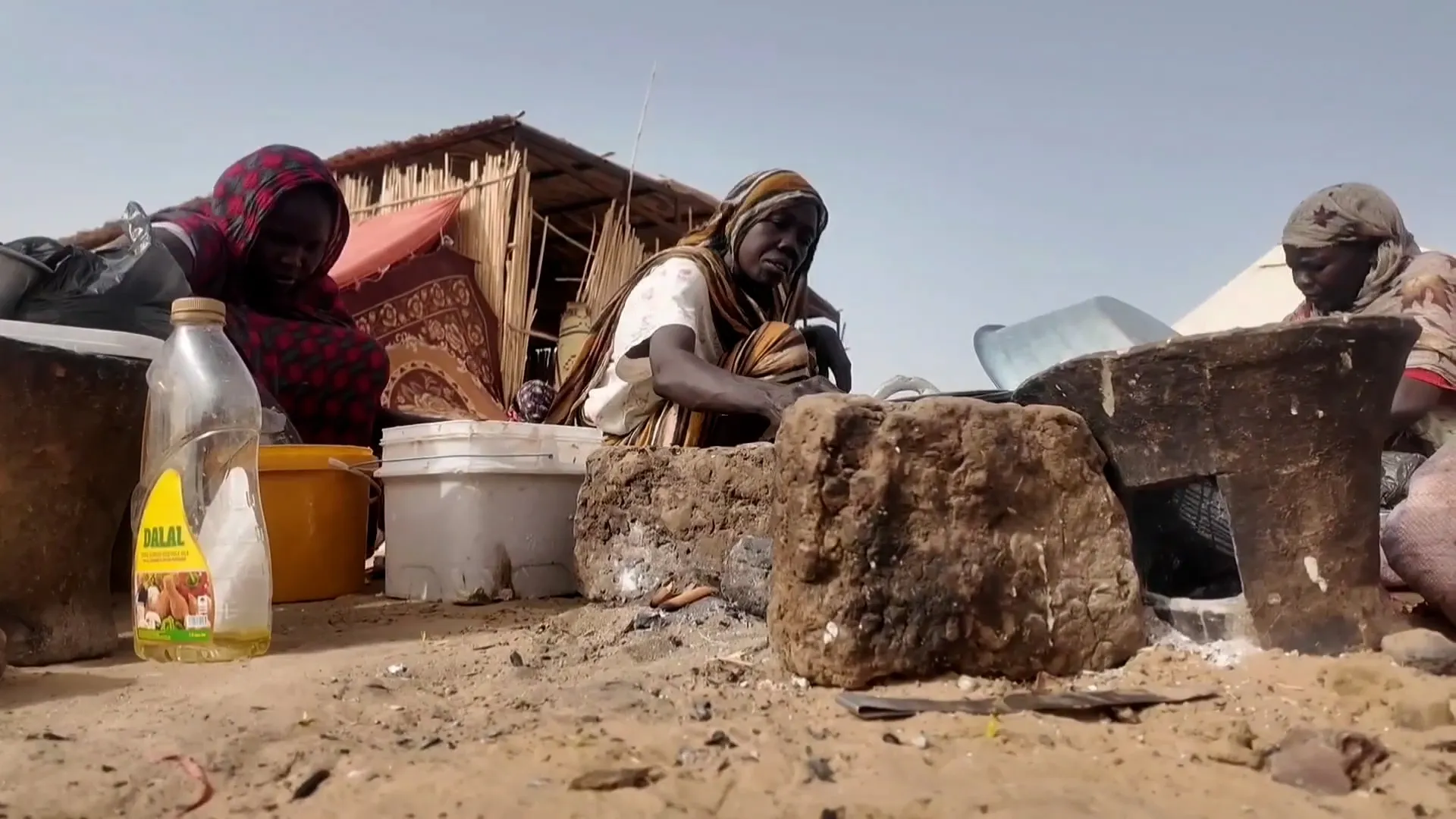 Familiile strămutate din Sudan luptă pentru supraviețuire în fața unei crize umanitare acute, în timp ce ajutoarele internaționale se dovedesc insuficiente