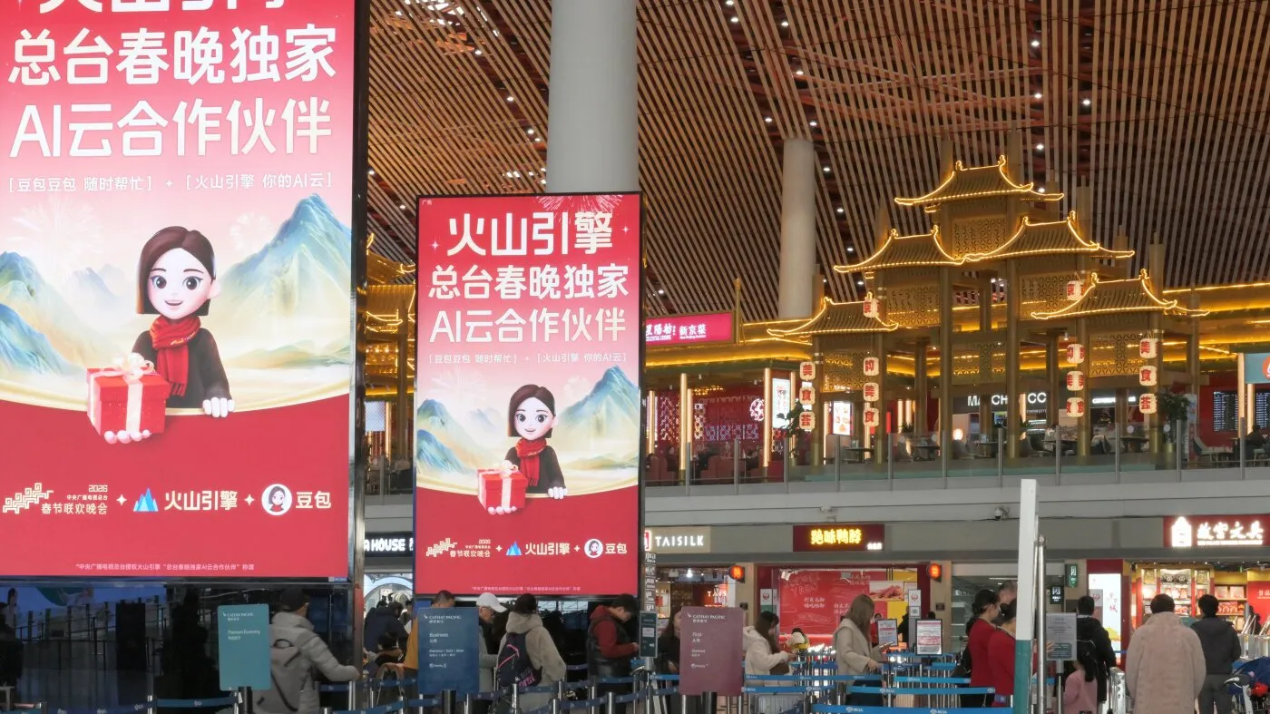 Războiul gratuităților: Cum cucerește China piața chatboților AI prin promoții exotice și integrare totală în viața cotidiană