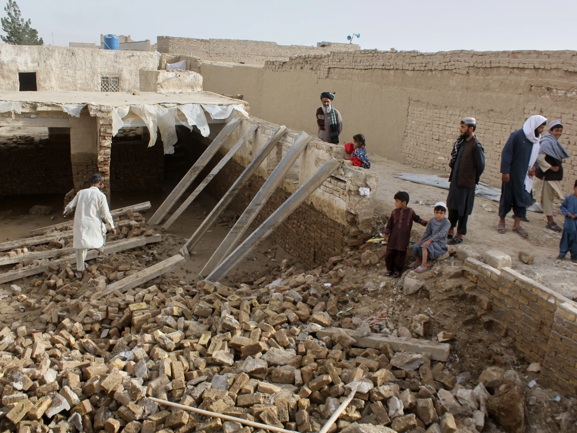 Ploaie torențială și inundații mortale: Cel puțin 45 de persoane și-au pierdut viața în Afghanistan și Pakistan