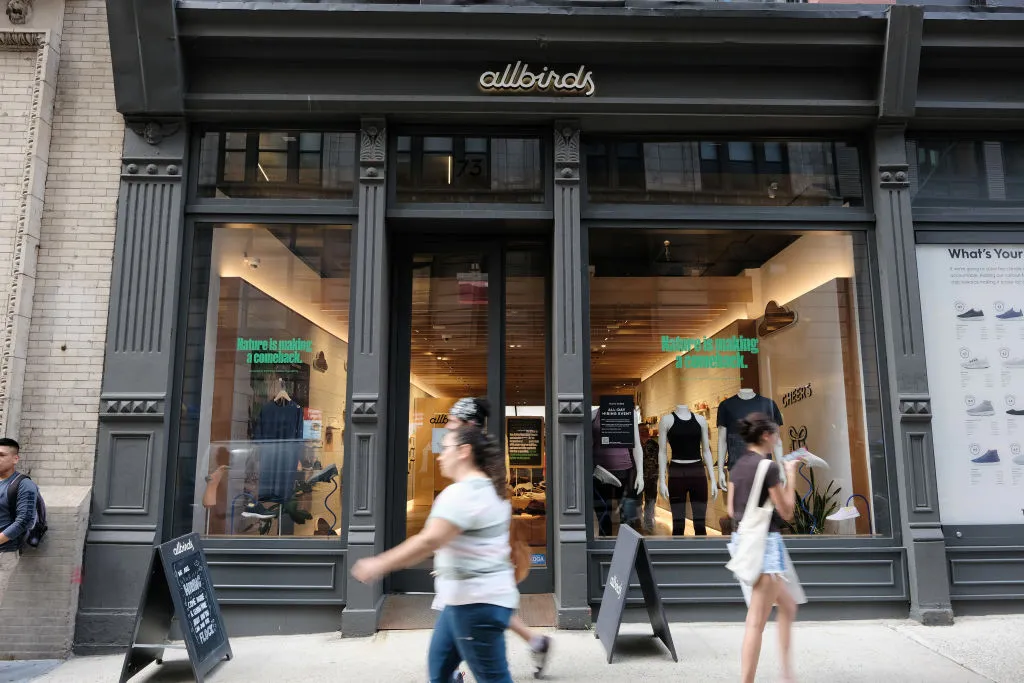 Allbirds, brandul de pantofi din lână iubit de Silicon Valley, a fost vândut pentru doar 39 de milioane de dolari – de 10 ori mai puțin decât a strâns la bursă