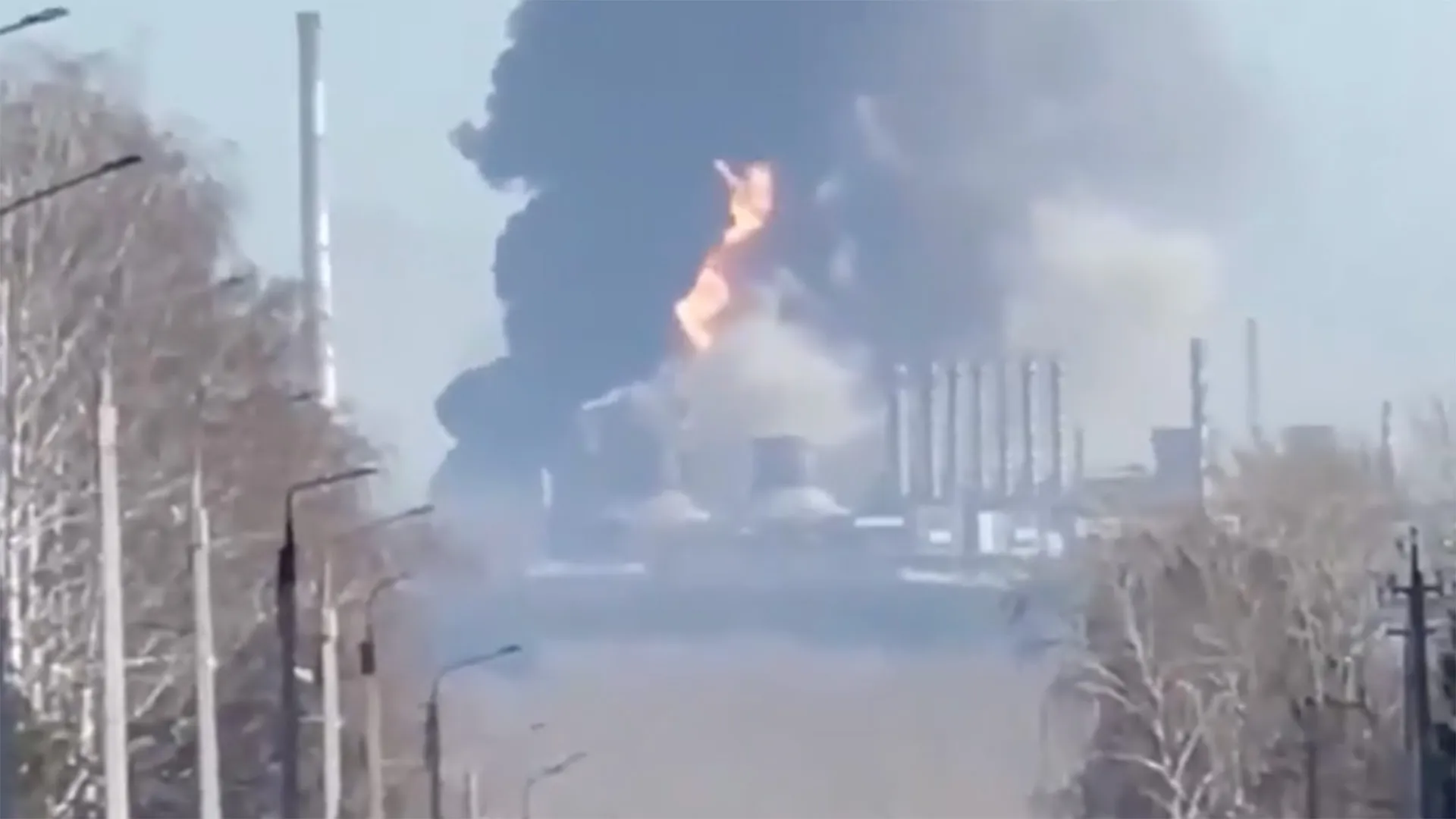 Explozie majoră la o uzină petrochimică din Rusia: cel puțin doi morți și zeci de răniți, în contextul intensificării atacurilor ucrainene asupra infrastructurii energetice rusești