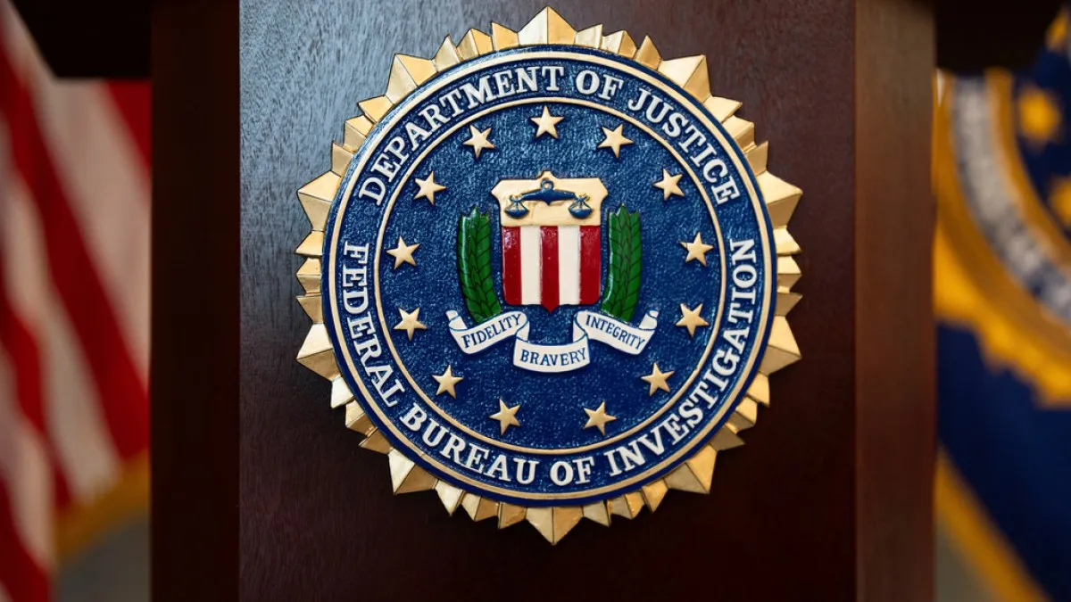 Foști agenți FBI care au investigat dosarul Trump depun proces colectiv, acuzând concedierea lor ca act de răzbunare politică