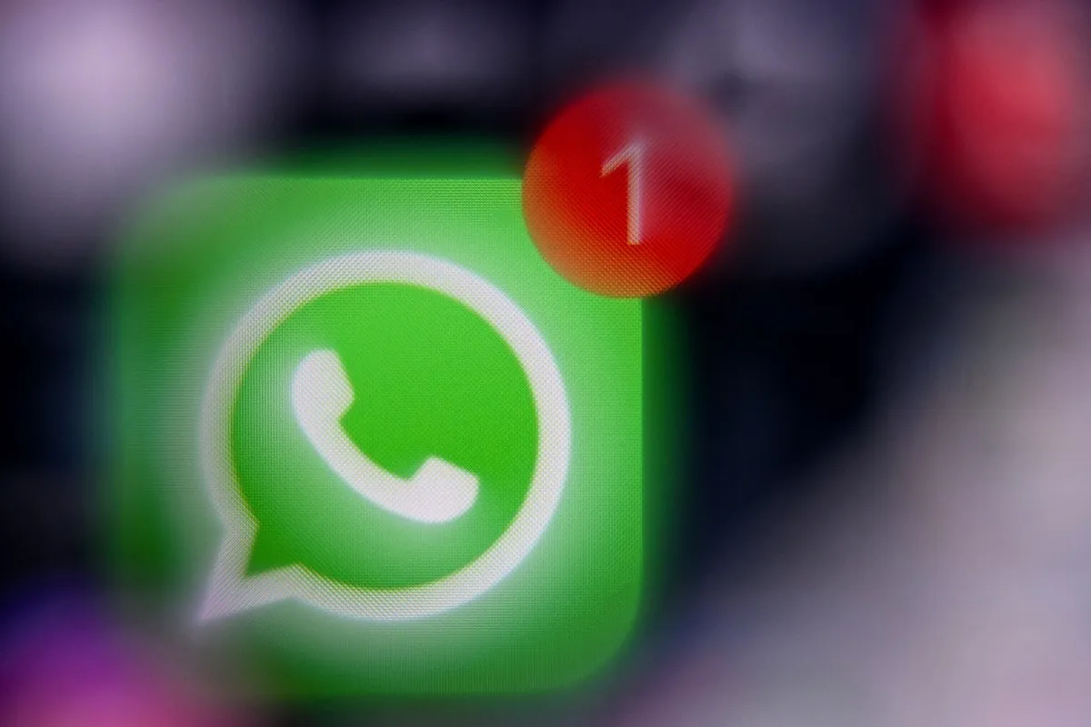 WhatsApp alertează sute de utilizatori care au instalat o aplicație falsă ce conținea spyware guvernamental