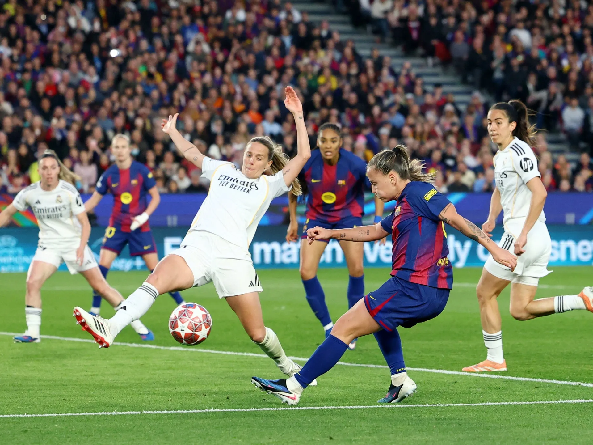 Barcelona devastează Real Madrid cu un categoric 6-0 și se califică în semifinalele Ligii Campionilor feminine