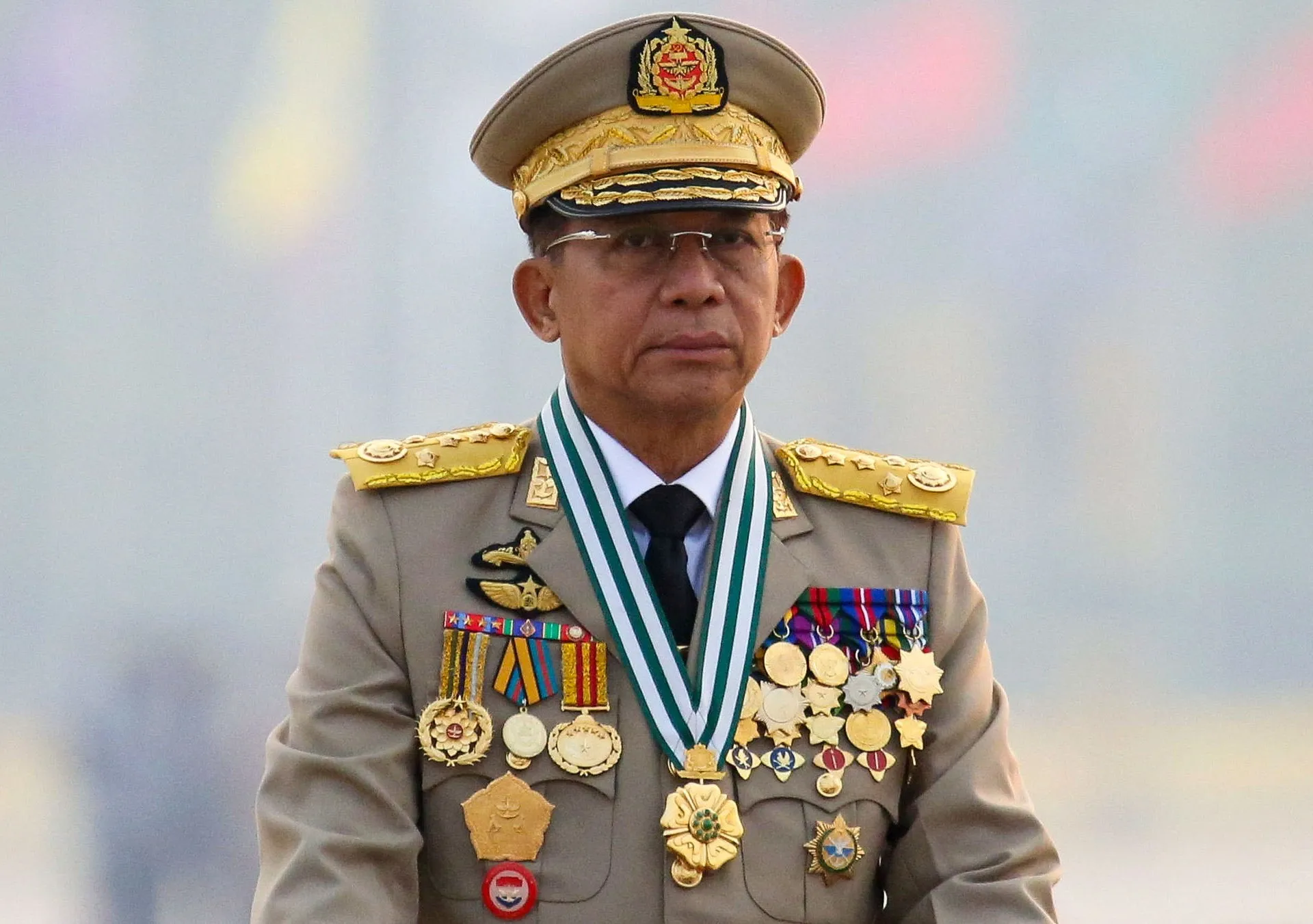 Liderul Loviturii de Stat din Myanmar Ales Președinte de un Parlament Devotat Armatei: O Consolidare a Puterii în Cadrul unui Conflict Civil Devastator