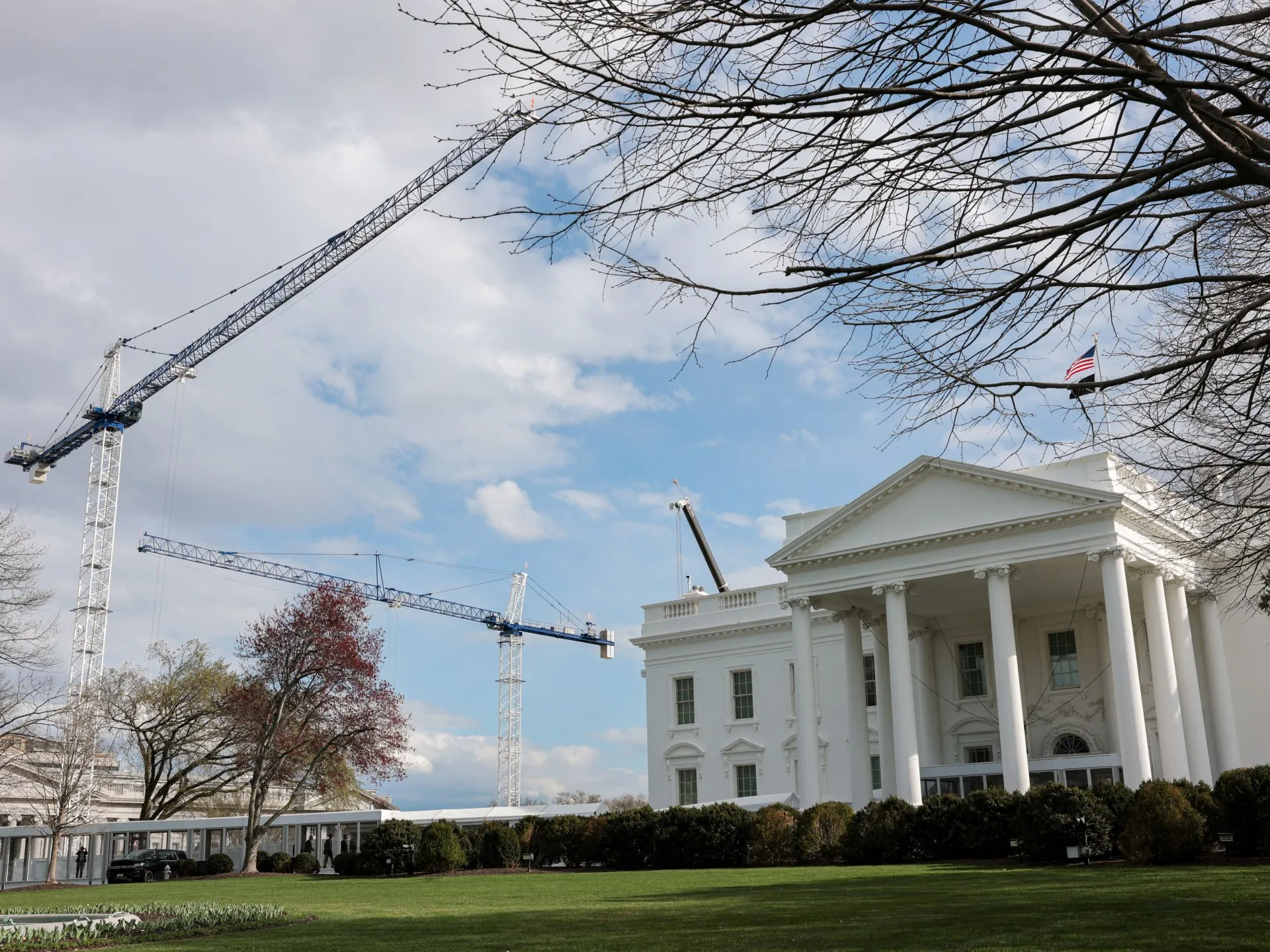 Administrația Trump depune moțiune de urgență pentru continuarea construcției sălii de bal de la Casa Albă