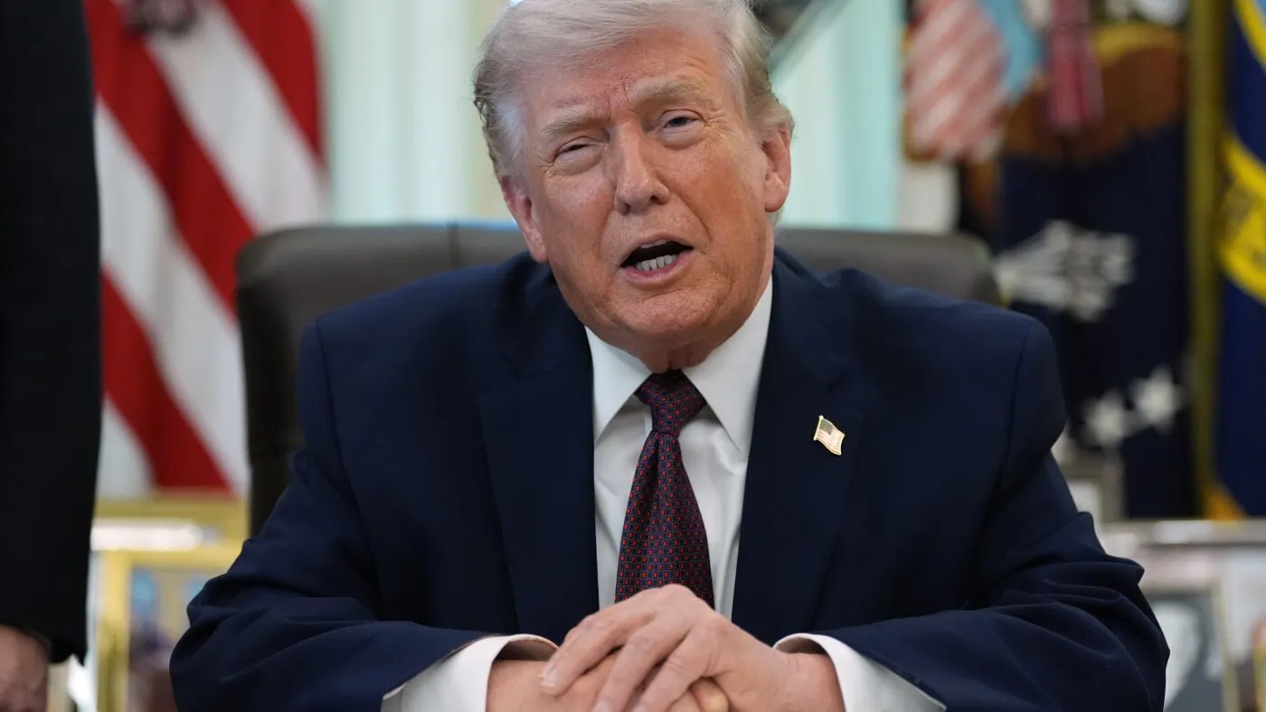 Trump anunță că armata americană a salvat un ofițer al Forțelor Aeriene doborât deasupra Iranului