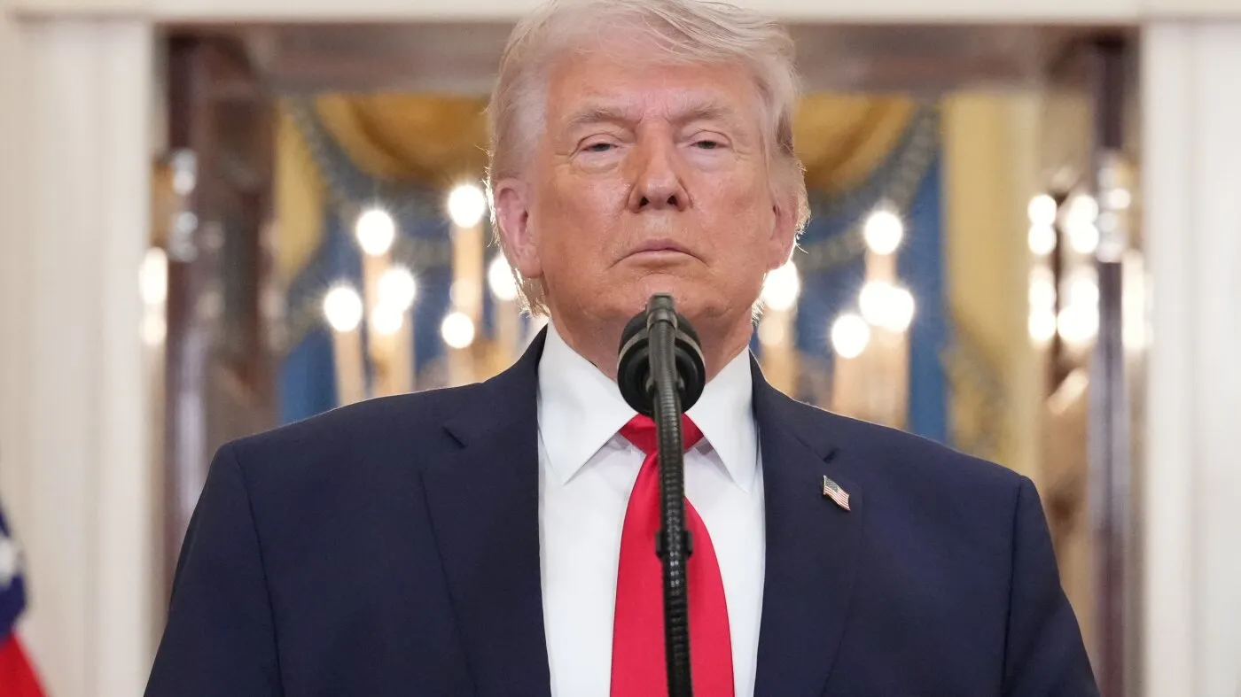 Trump amenință Iranul cu bombardarea centralelor electrice și podurilor. Artemis II se pregătește pentru survolul lunar