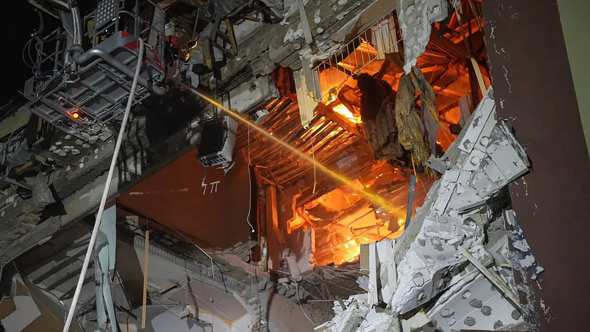 Un copil salvat din dărâmături în urma intensificării bombardamentelor Rusiei asupra Ucrainei