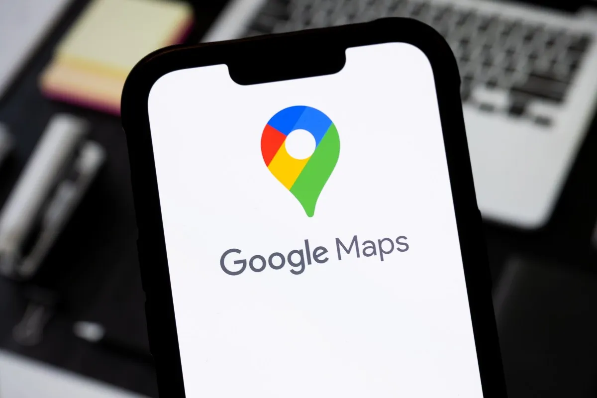 Google Maps poate acum genera subtitrări pentru fotografiile tale folosind inteligența artificială