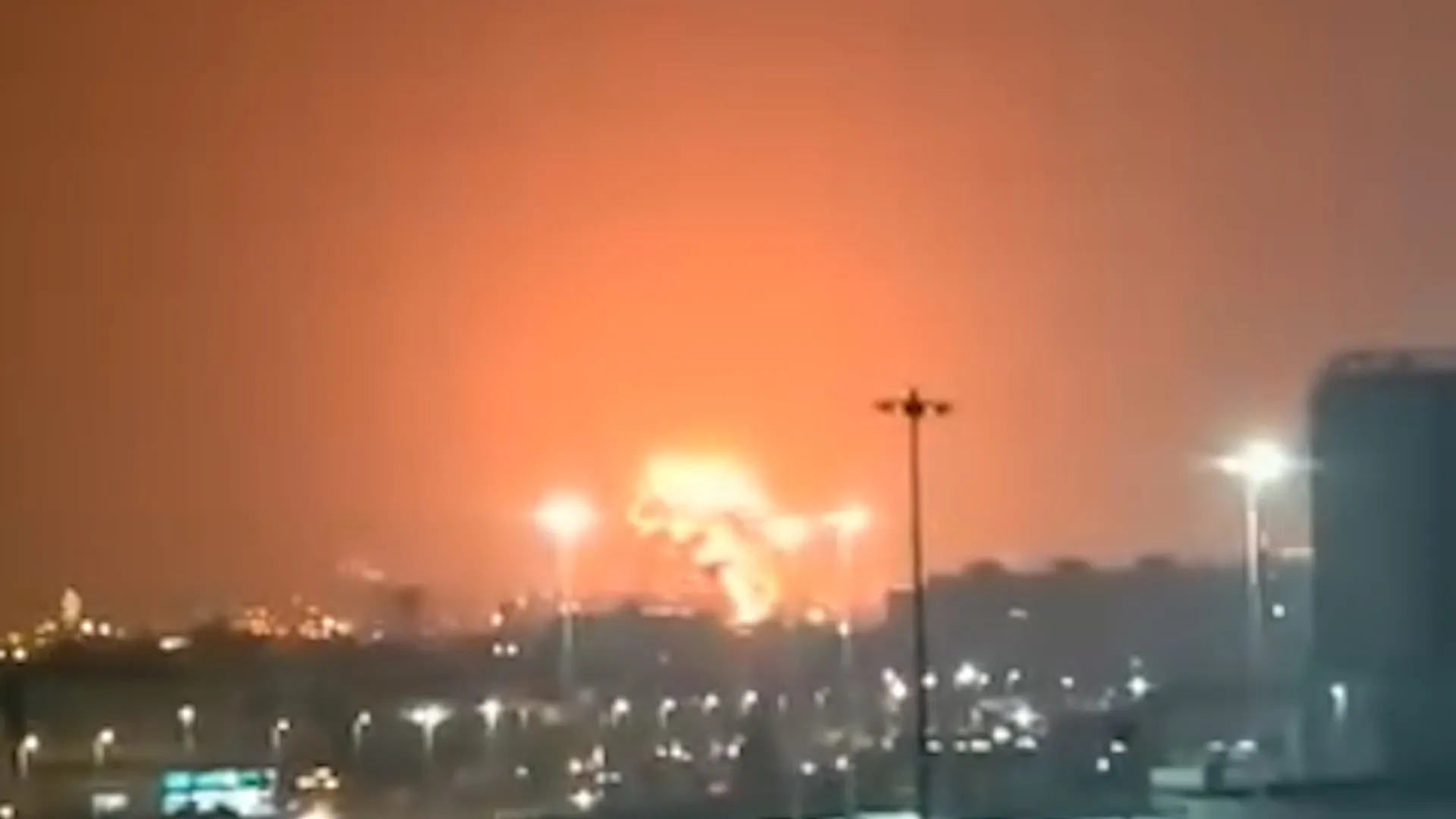 Incendiu masiv izbucnit în apropierea unei zone industriale din Arabia Saudită în urma atacurilor iraniene