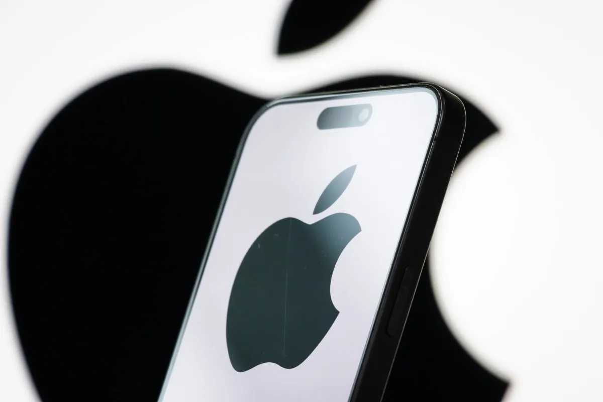 Primul iPhone pliabil de la Apple va fi lansat în septembrie, conform unui raport recent