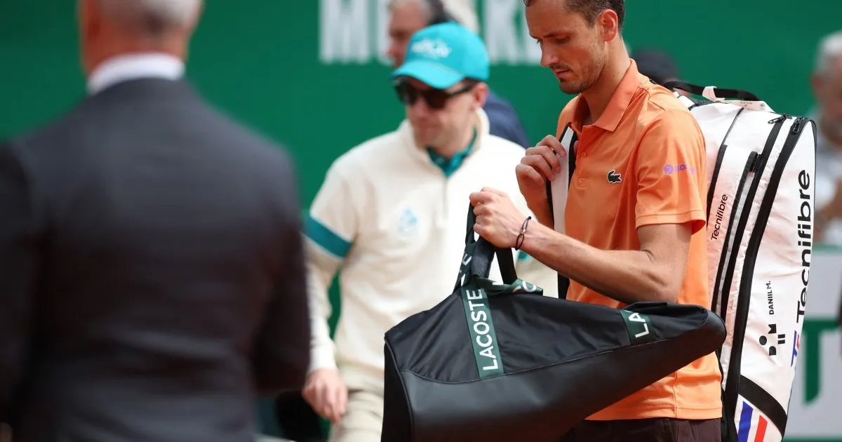 Medvedev, înfrângere umilitoare la Monte Carlo: 6-0, 6-0 în fața lui Berrettini, în timp ce Zverev reușește o revenire spectaculoasă