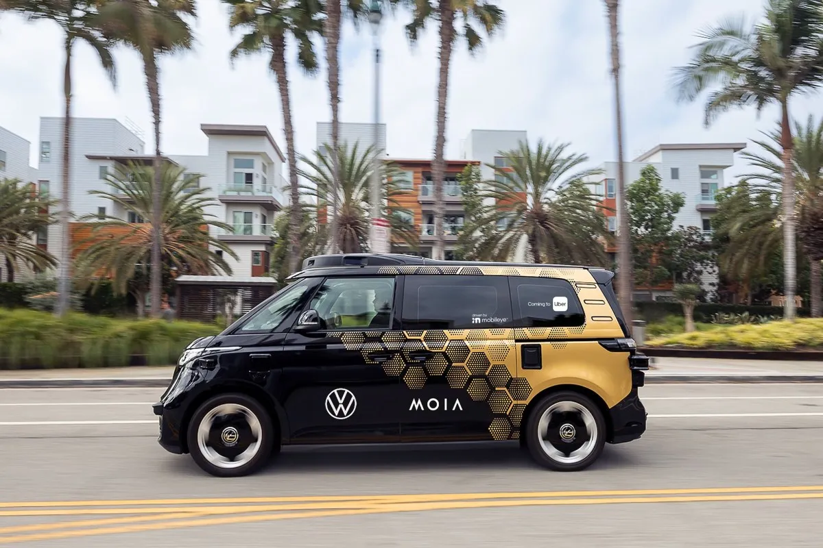 Volkswagen începe testarea microbuzelor self-driving în Los Angeles, înainte de lansarea în parteneriat cu Uber