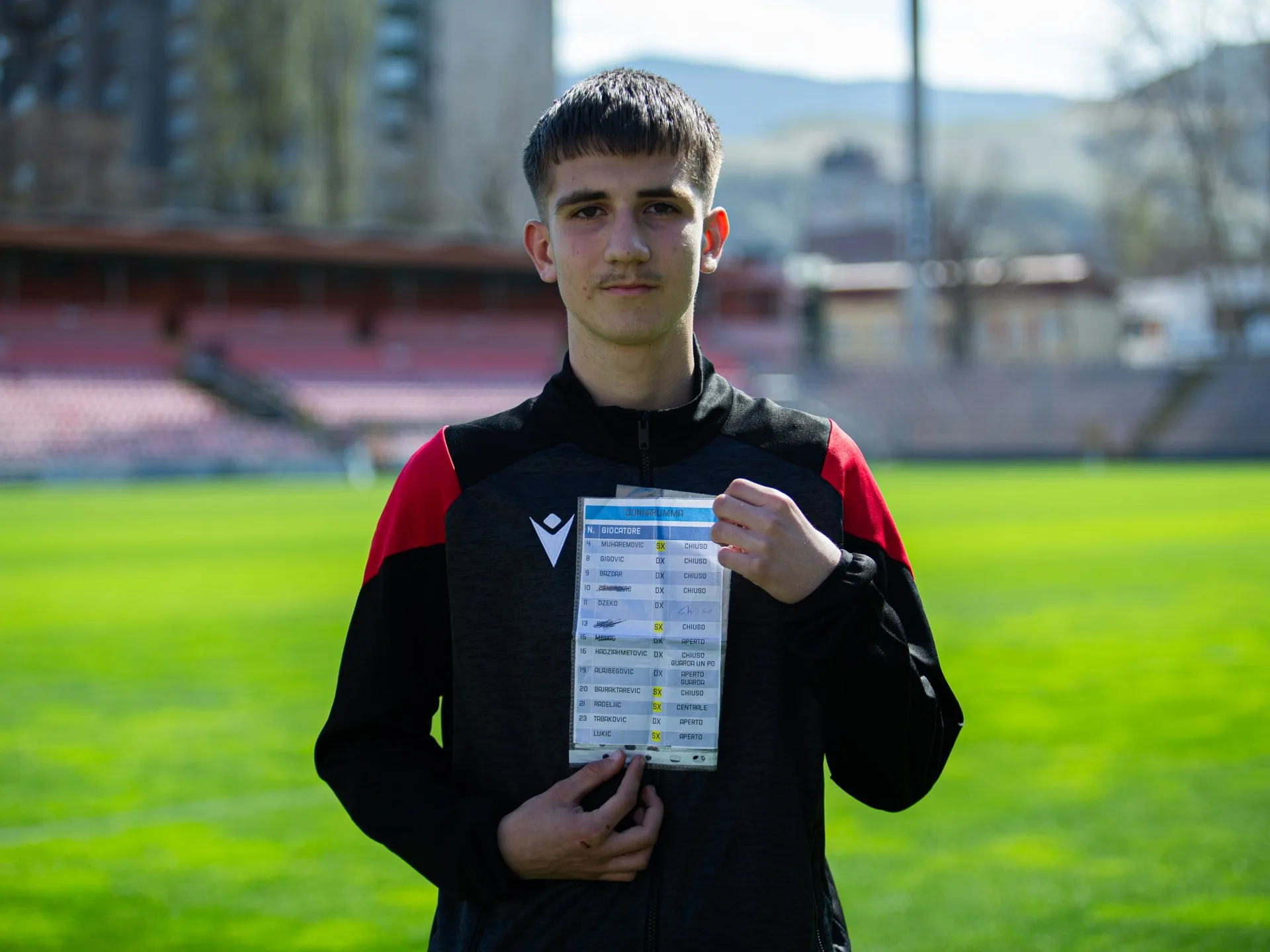 Băiatul cu mingile din Bosnia, supranumit erou după ce i-a furat lui Donnarumma notițele pentru penalty-uri