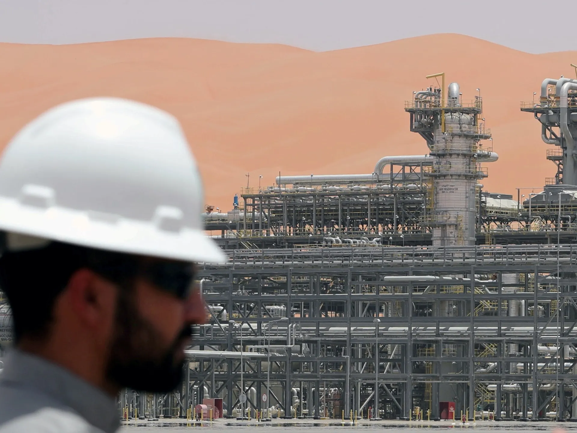Arabia Saudită confirmă suspendarea operațiunilor la mai multe site-uri energetice în urma atacurilor recente