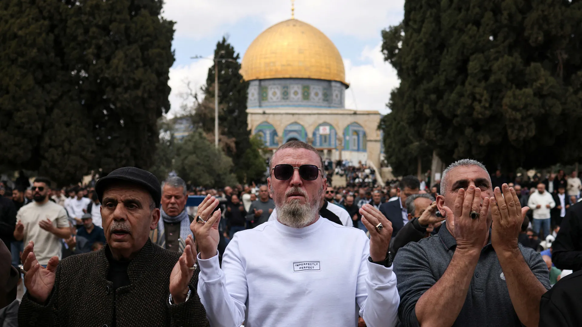 Musulmanii au susținut prima rugăciune de vineri la Moscheea Al-Aqsa după redeschidere