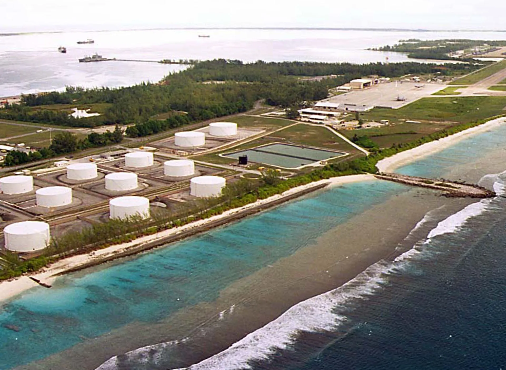 Marea Britanie abandonează temporar acordul privind returnarea Insulelor Chagos, sub presiunea opoziției americane