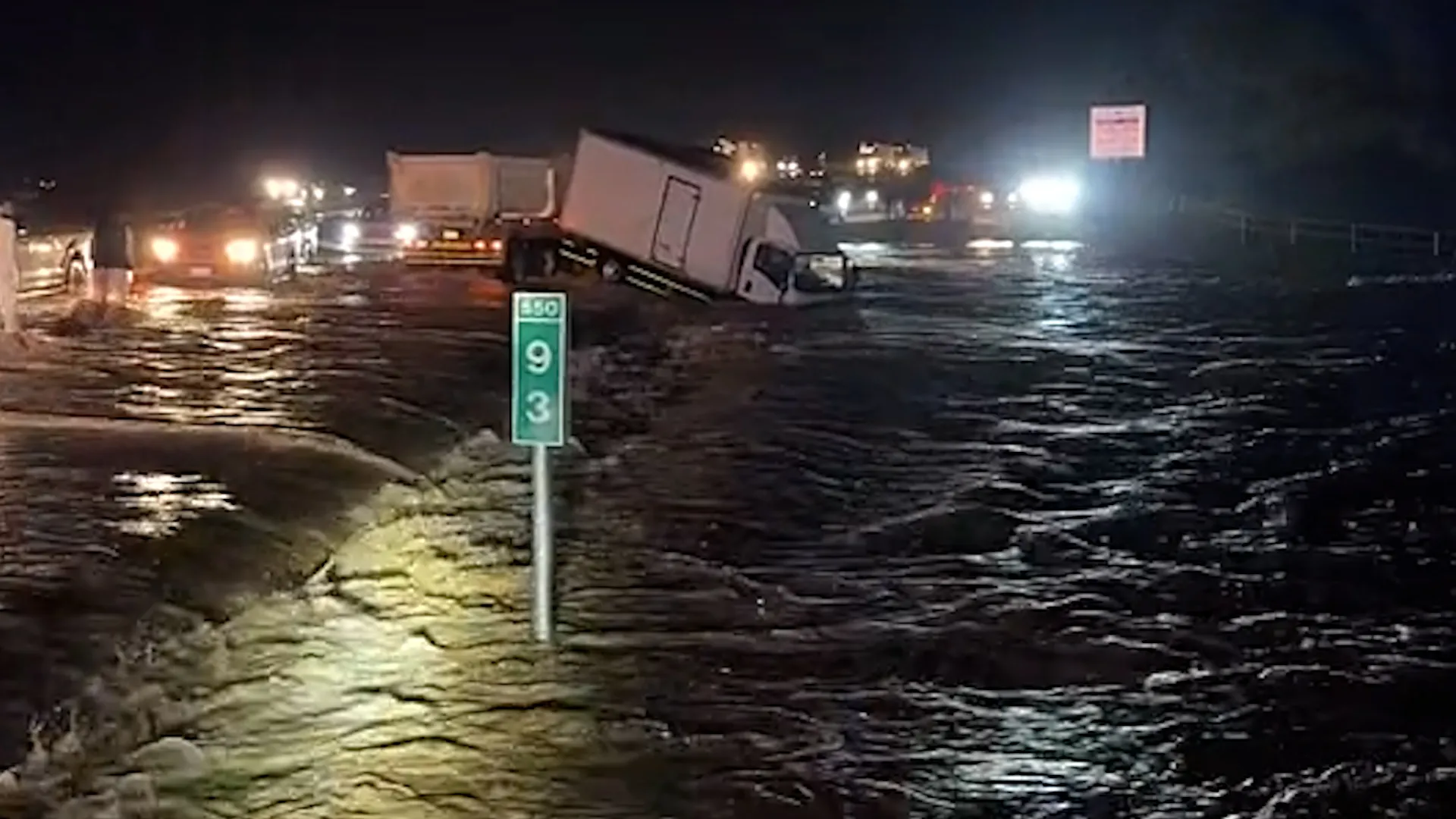 Flooduri severe în Arabia Saudită: Școlile au fost închise în urma ploilor torențiale care au afectat regiunile Riyadh și Al Ahsa