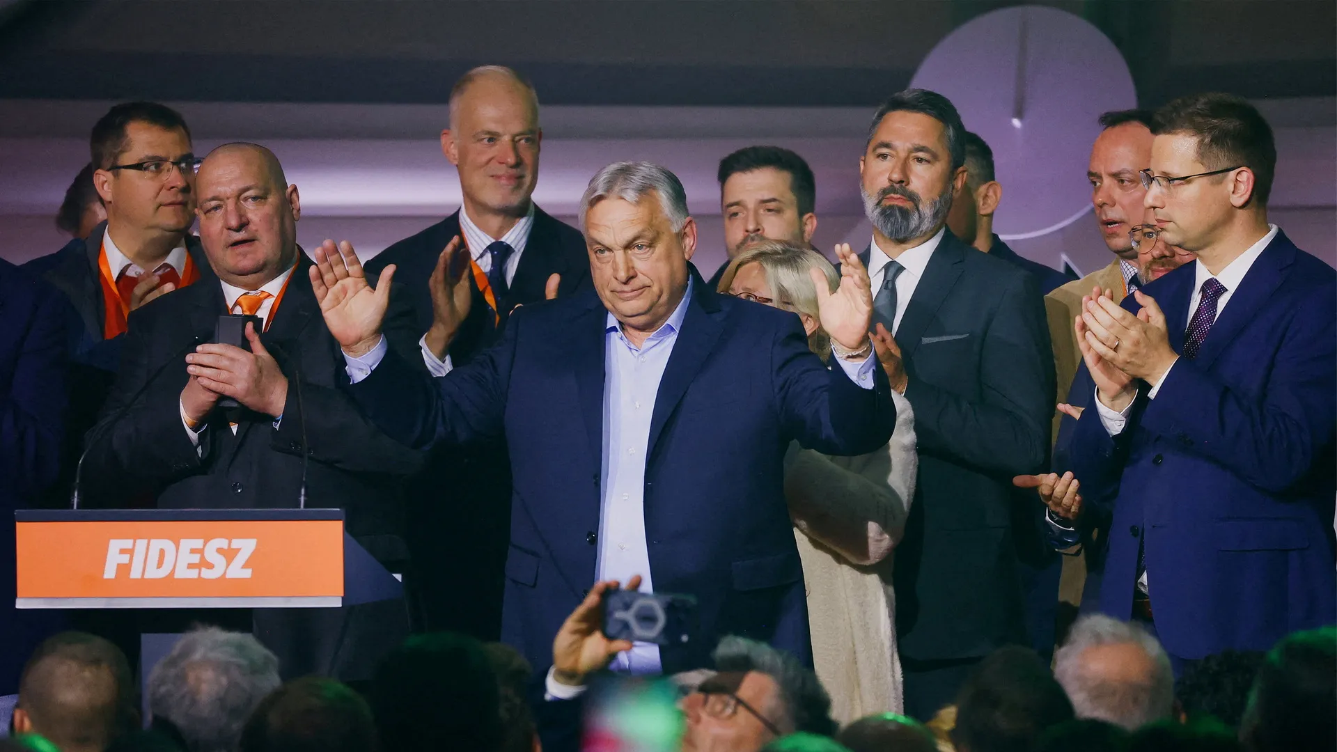 Viktor Orban, învins la scor zdrobitor după 16 ani de domnie în Ungaria