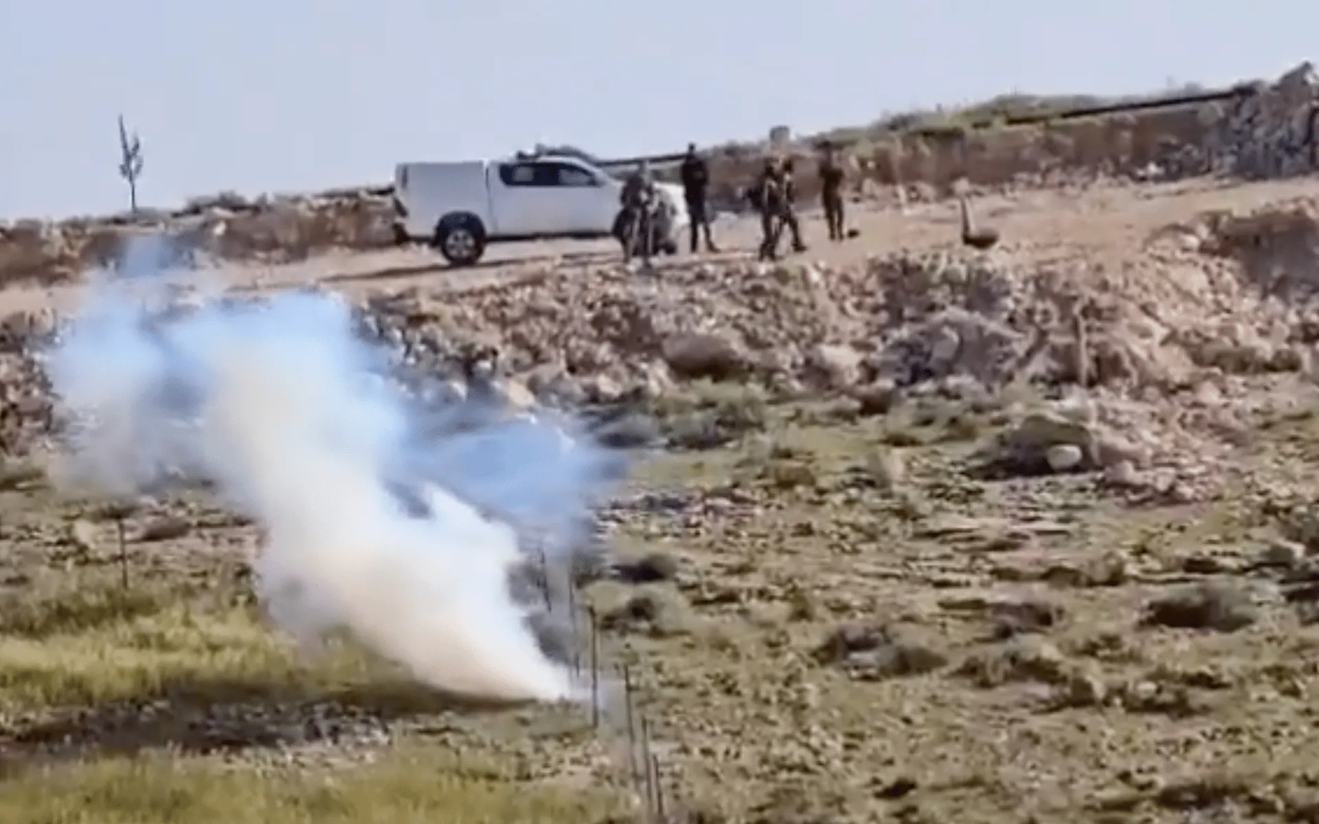 Forțele israeliene au tras gaze lacrimogene în apropierea copiilor palestinieni care mergeau la școală