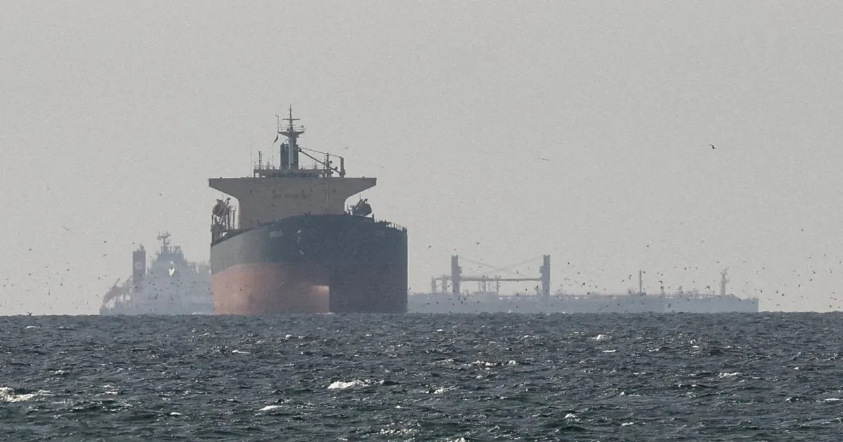 Tancuri petroliere sancționate traversează Strâmtoarea Hormuz în contextul blocadei americane