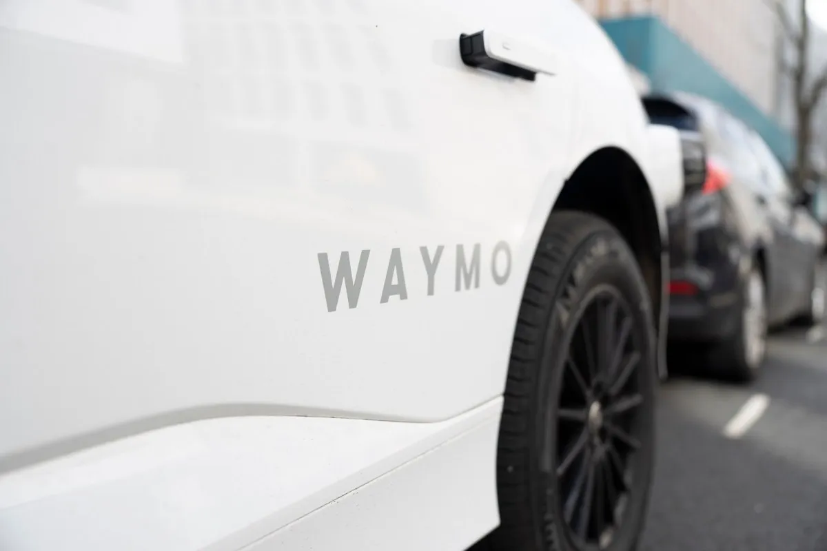 Londra se apropie de lansarea primului serviciu de robotaxi: Waymo începe testele pe străzile britanice