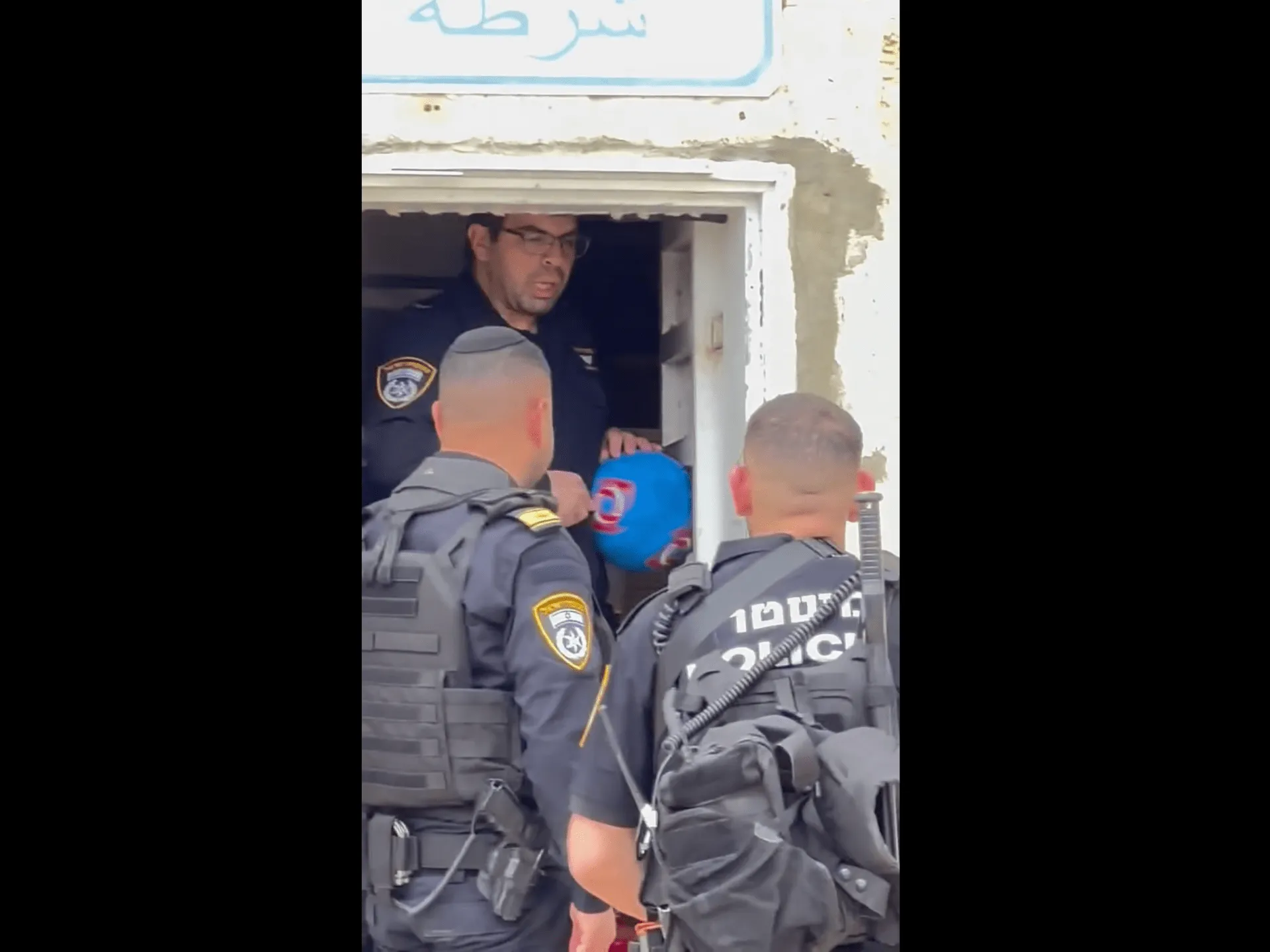 Poliția israeliană distruge mingile de fotbal ale copiilor la moscheea Al-Aqsa