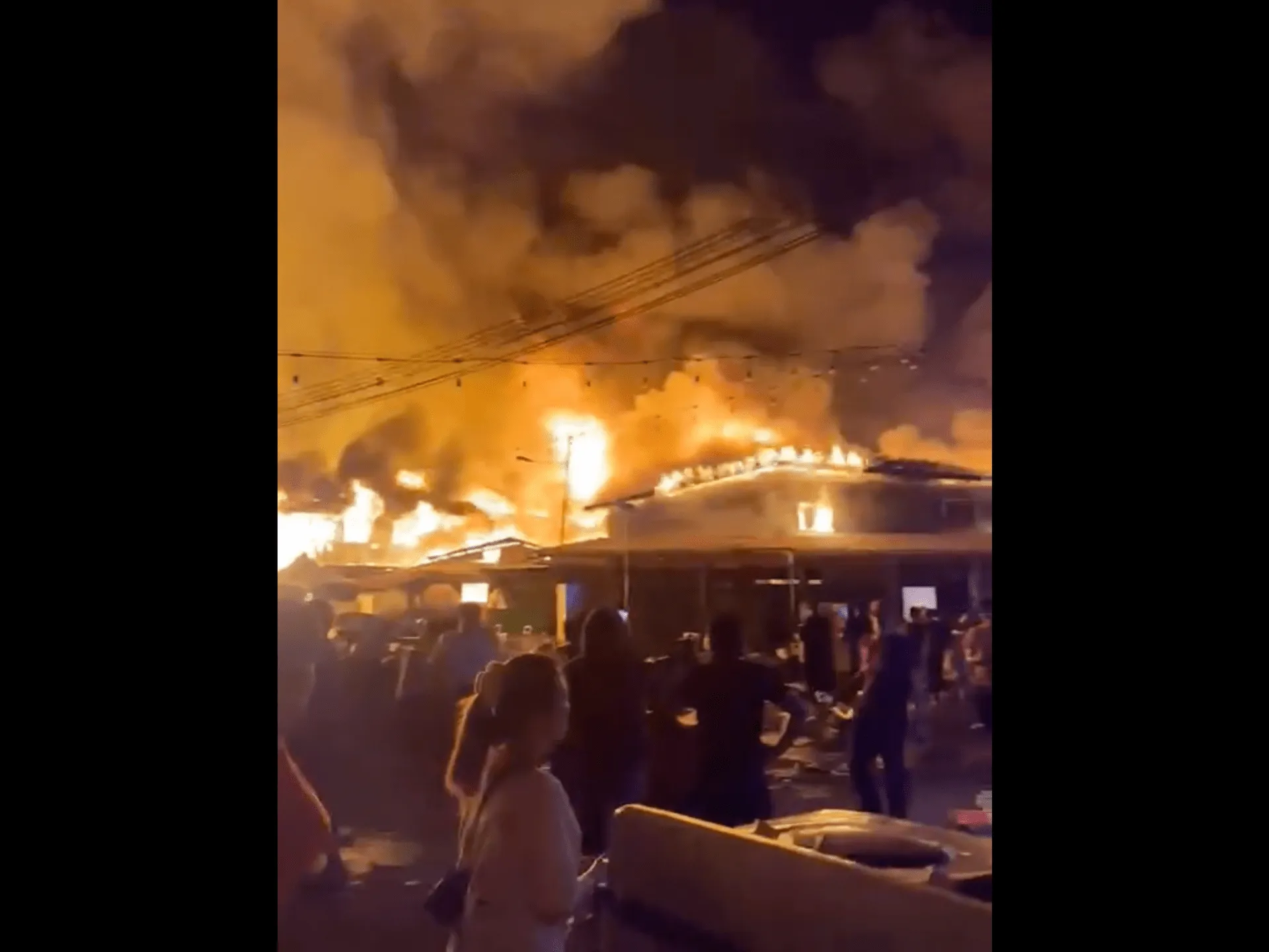Incendiu devastator distruge peste 200 de locuințe într-o villages plutitoare din Malaezia, sute de persoane rămân fără adăpost