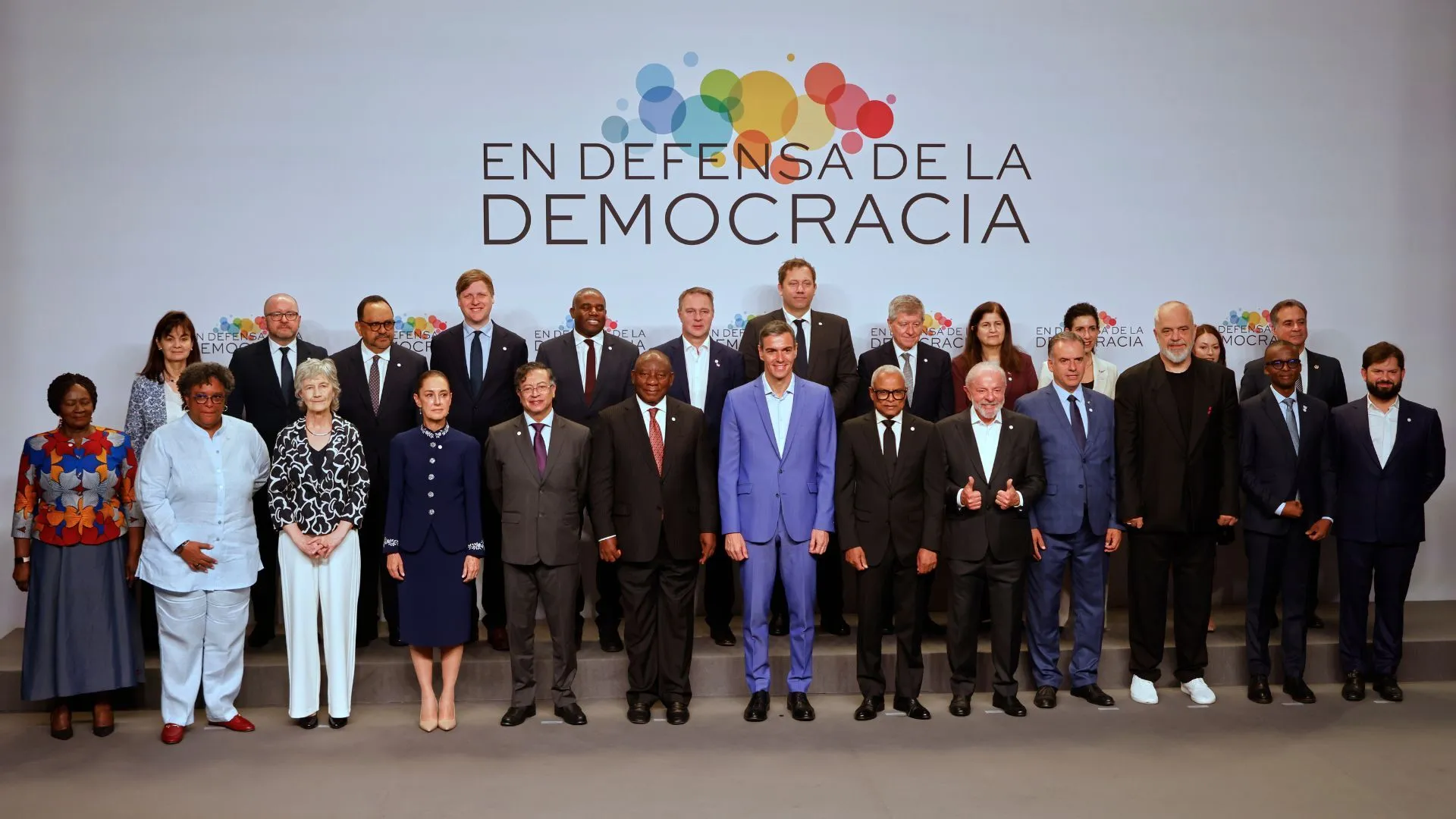 Cine va modela agenda globală? Bătălia ideologiilor între stânga progresistă și extrema dreaptă