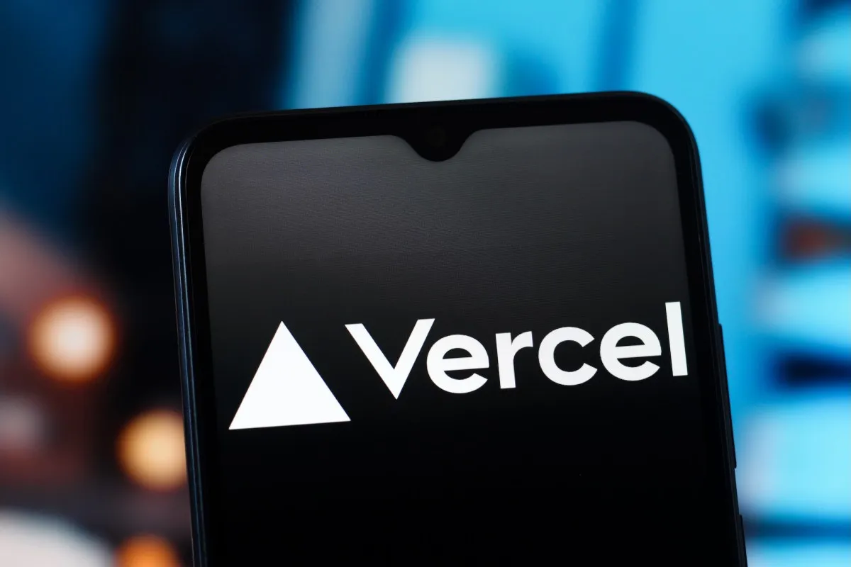 Vercel confirmă că a fost hackată și datele clienților au fost furate printr-un atac de tip supply chain