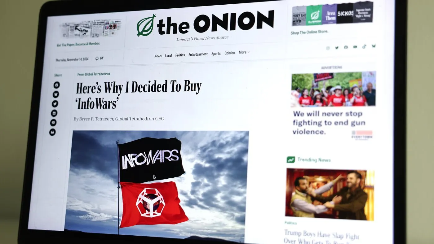 The Onion a acordat un nou acord pentru a preluat Infowars