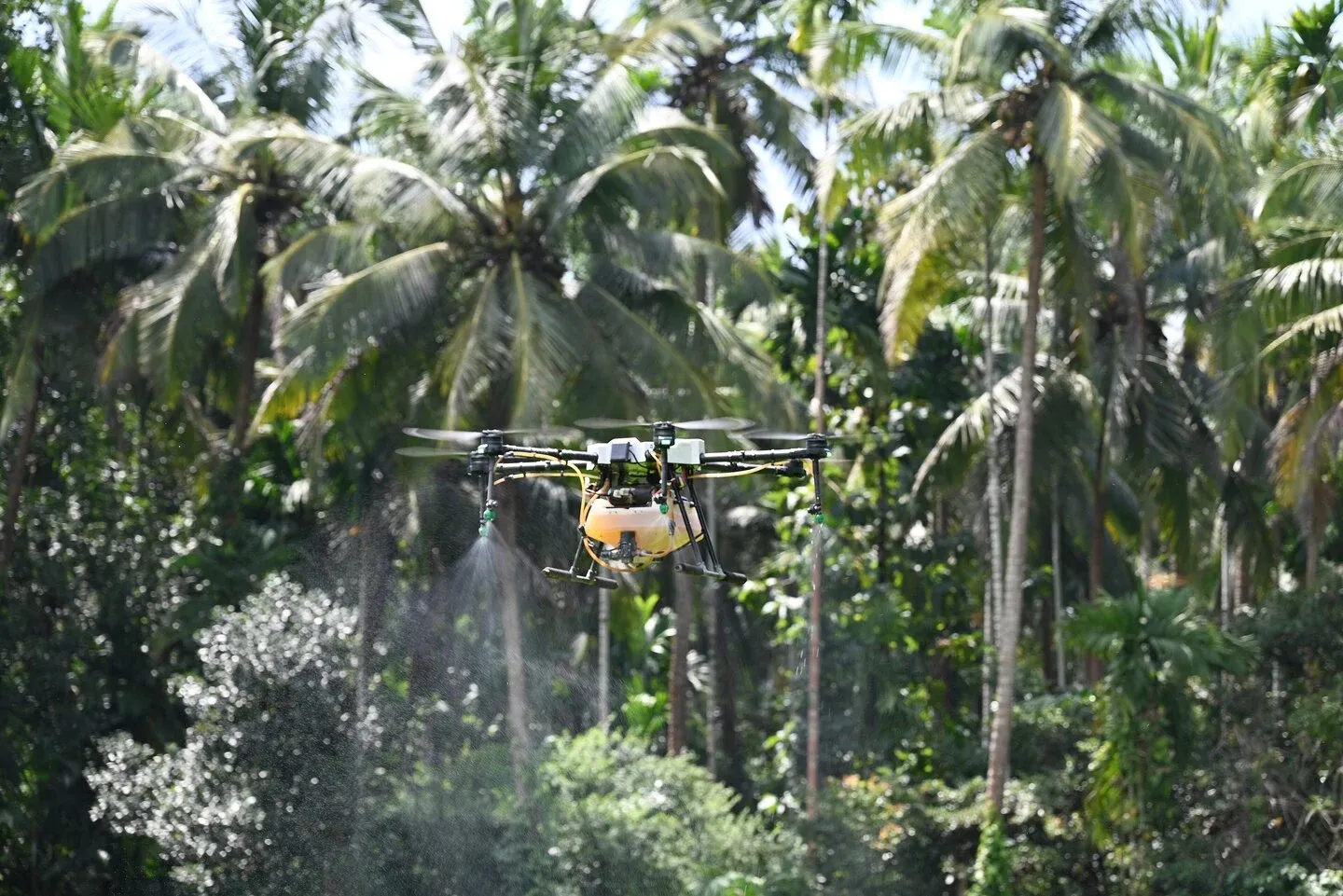 Dronele devin mai inteligente pentru fermări mari: GEODASH Aerosystems revoluționează pulverizarea agricole