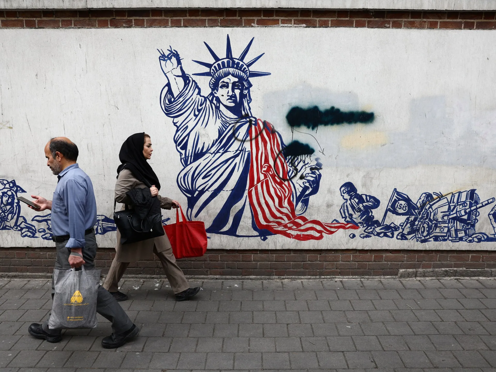 Trump anunță extinderea armistițului cu Iran, în timp ce blocarea porturilor iraniene crește tensiunile