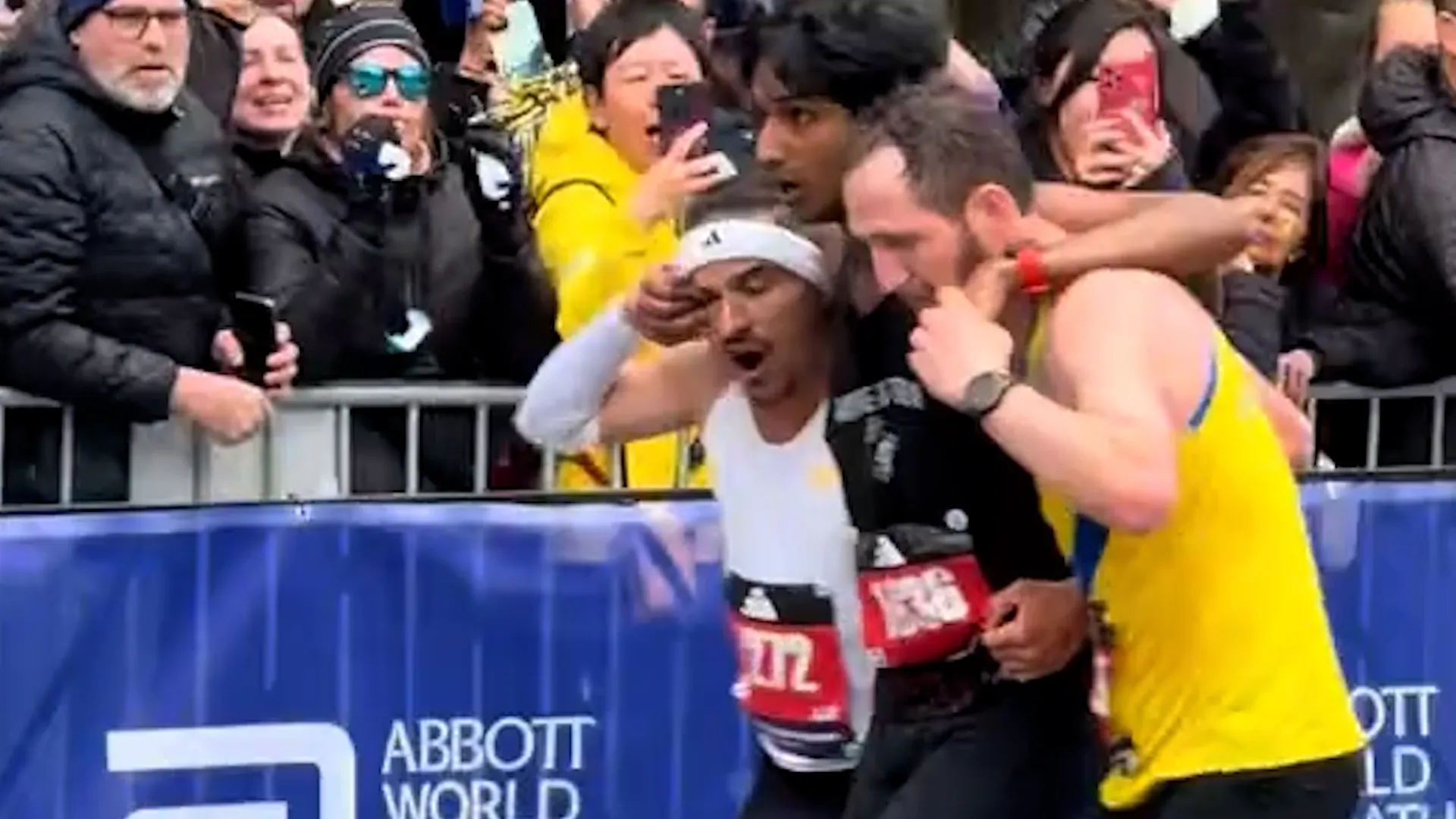 Umanitate în mișcare: Cum doi concurenți au salvat un coleg la Maratonul Boston