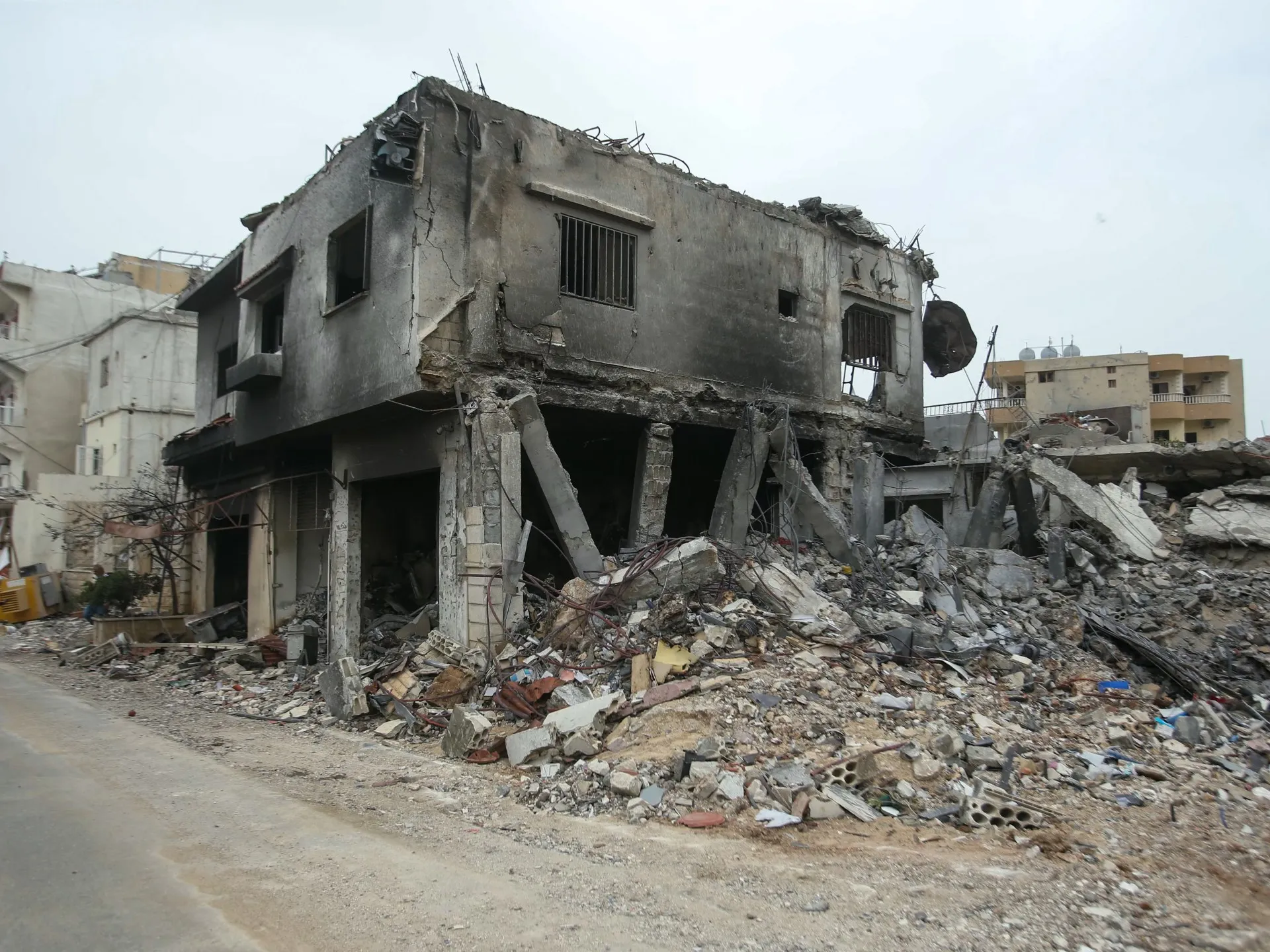 Cel puțin patru persoane au fost ucise în atacurile israeliene din Liban, jurnaliștii răniti