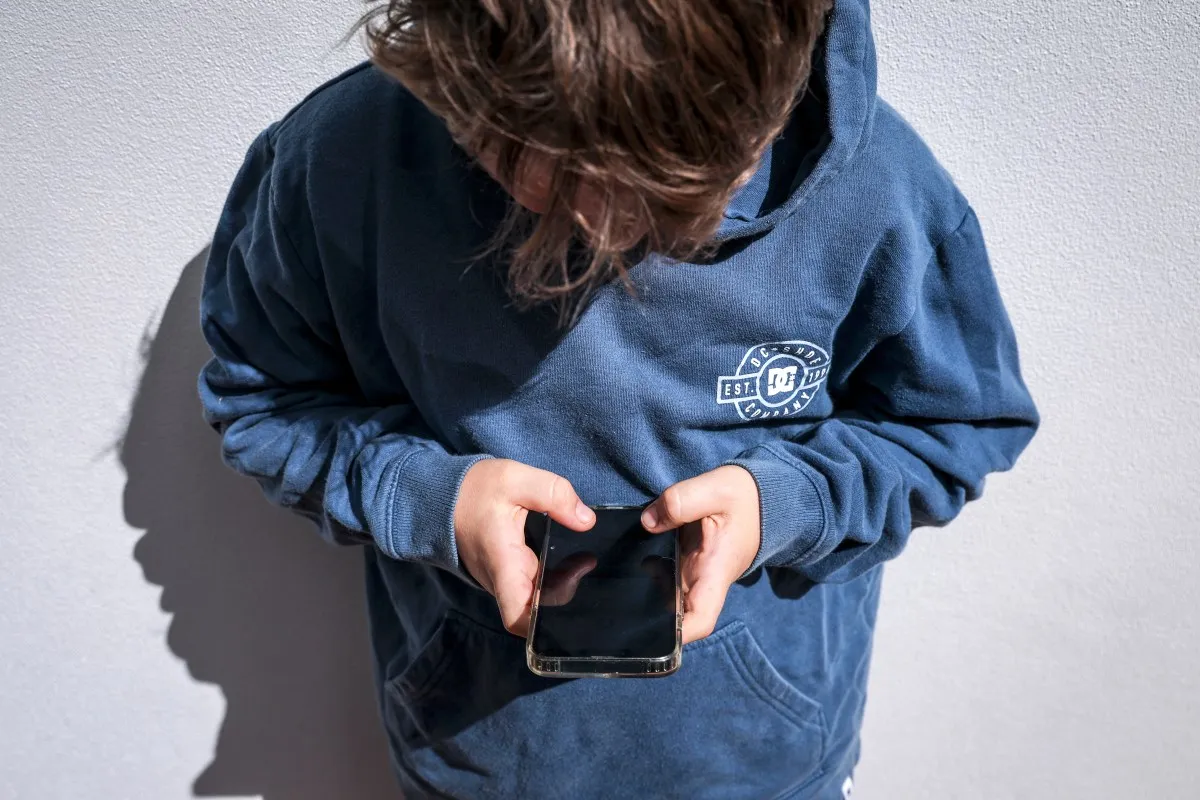 Câteva țări se pregătesc să interzică accesul la rețelele sociale pentru copii și adolescenți: ce înseamnă această tendință globală?