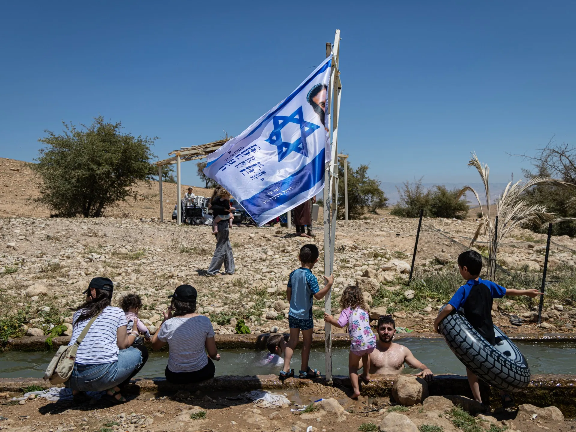 Negociatiile care permit apropierea de terenuri de către Israel: o mascaradă a dreptului internațional