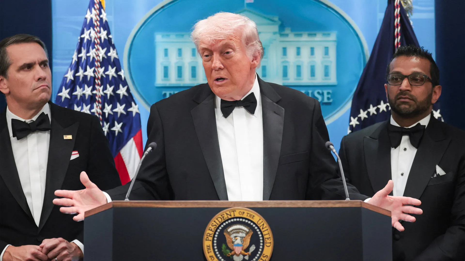 Trump, nevătămat după împușcături la cina corespondenților de la Casa Albă