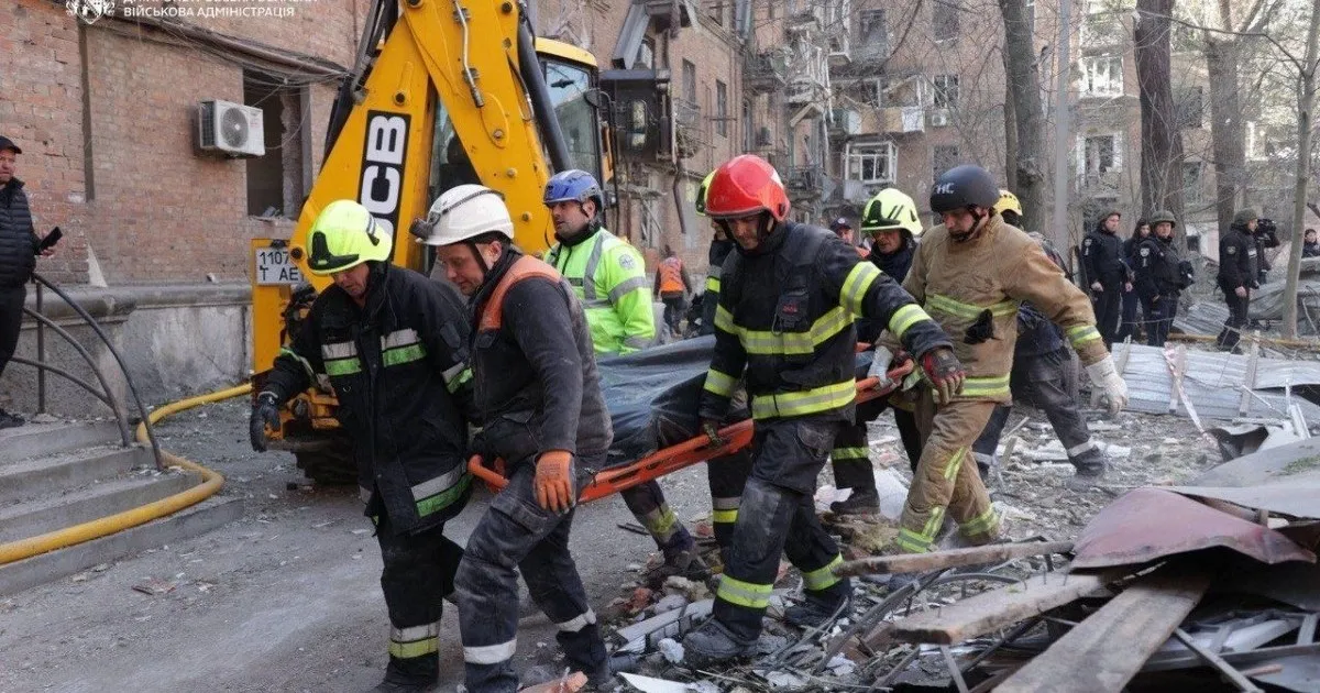 Atacurile rusești în Ucraina ucid cel puțin cinci persoane și avariază o navă în portul Odesa